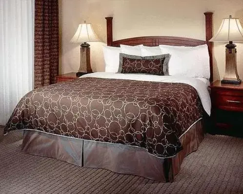 Bed in Staybridge Suites - Philadelphia Valley Forge 422, an IHG Hotel