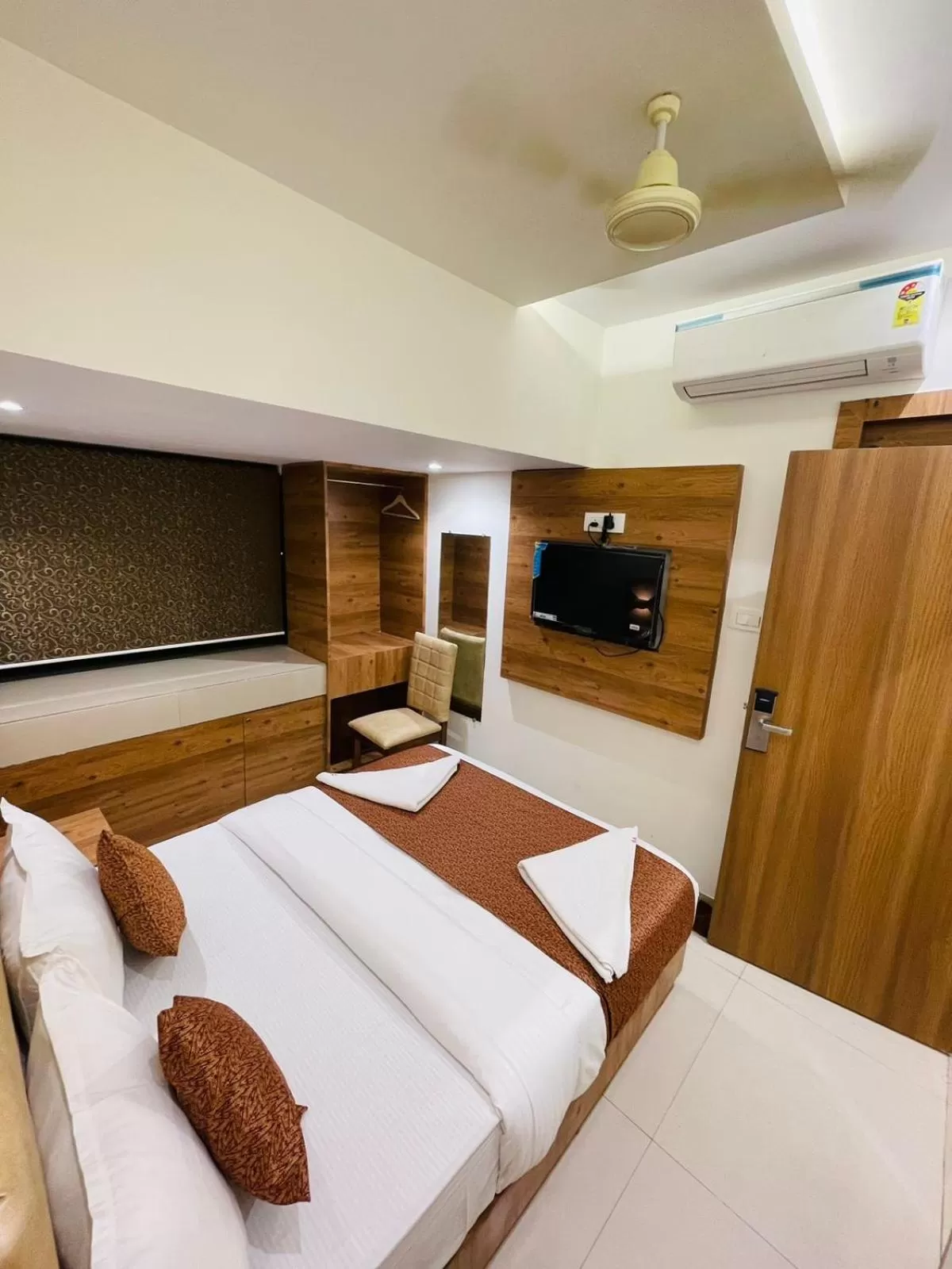 Bed in HOTEL BLACK BURN