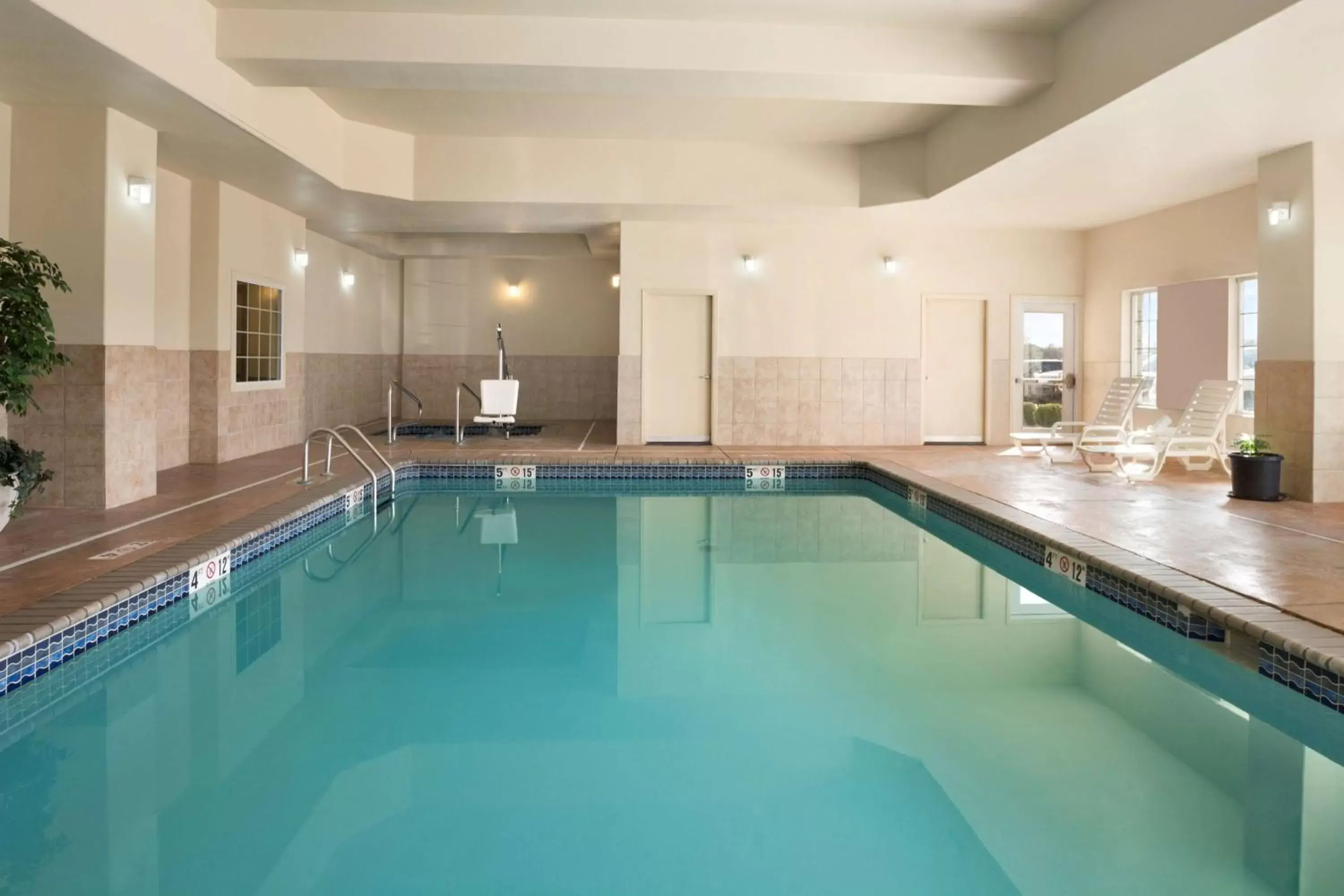 On site, Swimming Pool in Country Inn & Suites by Radisson, Oklahoma City - Quail Springs, OK