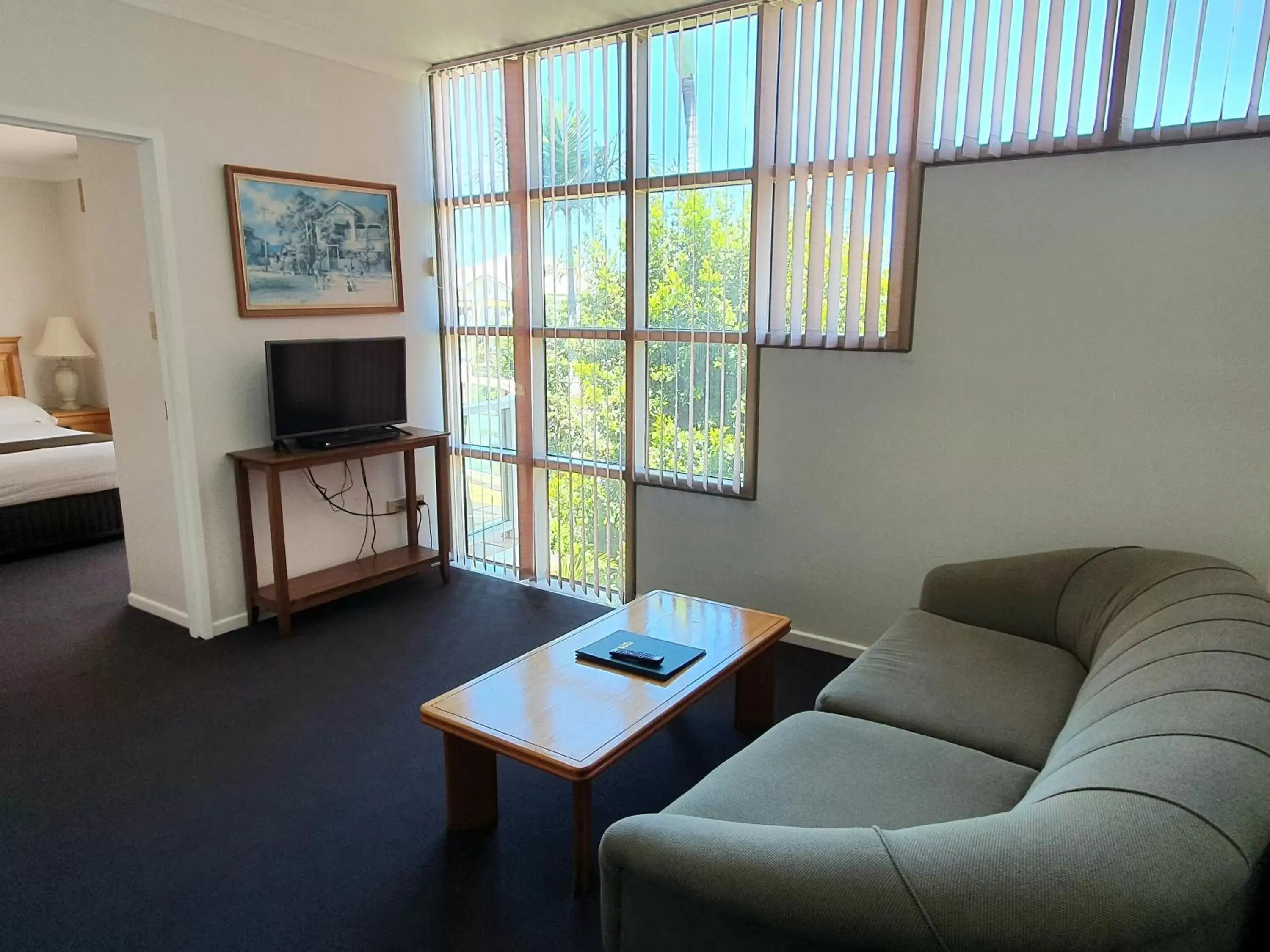 Living room, Seating Area in McNevins Maryborough Motel