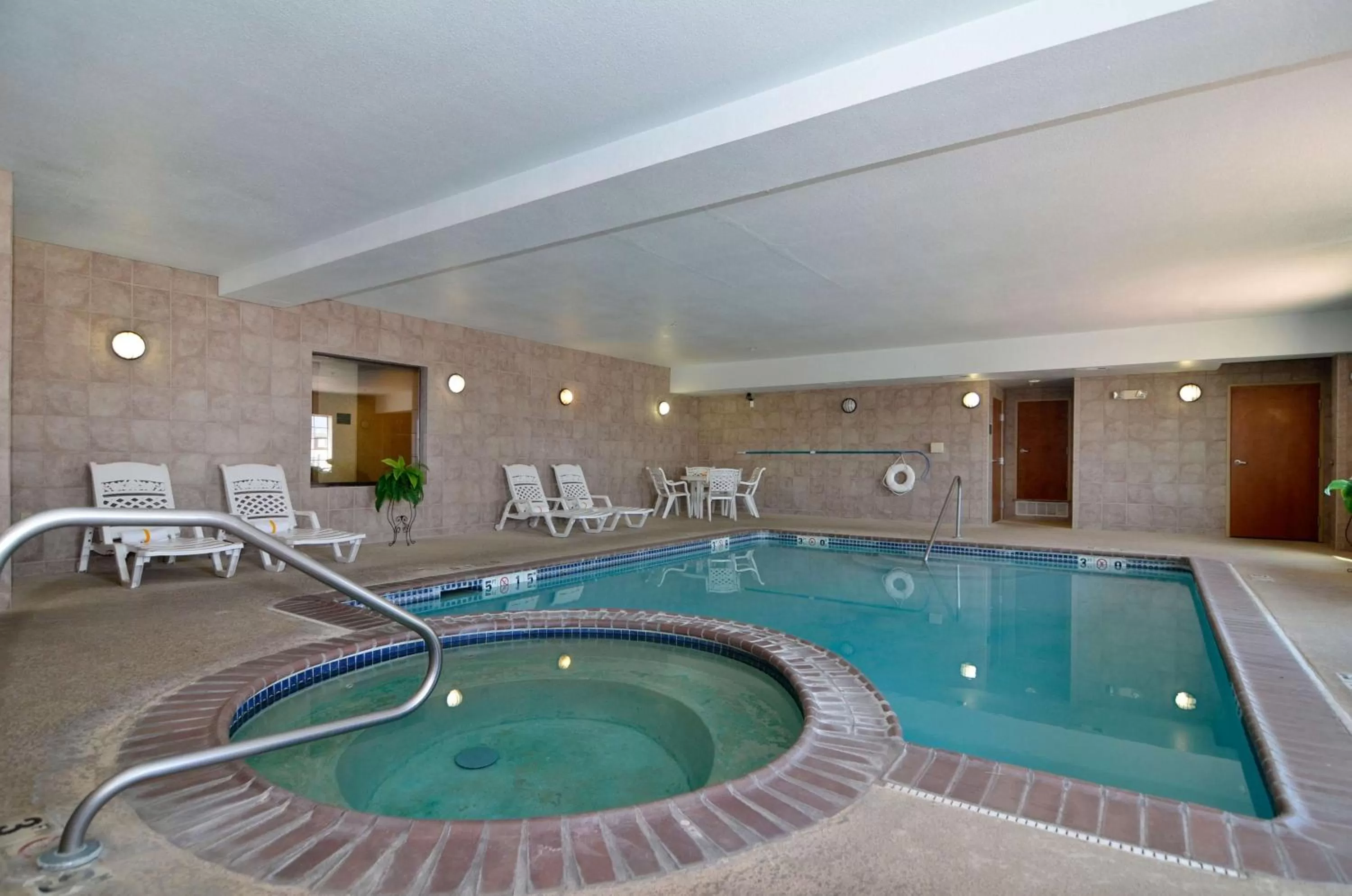 Pool view in Quality Inn Perryton