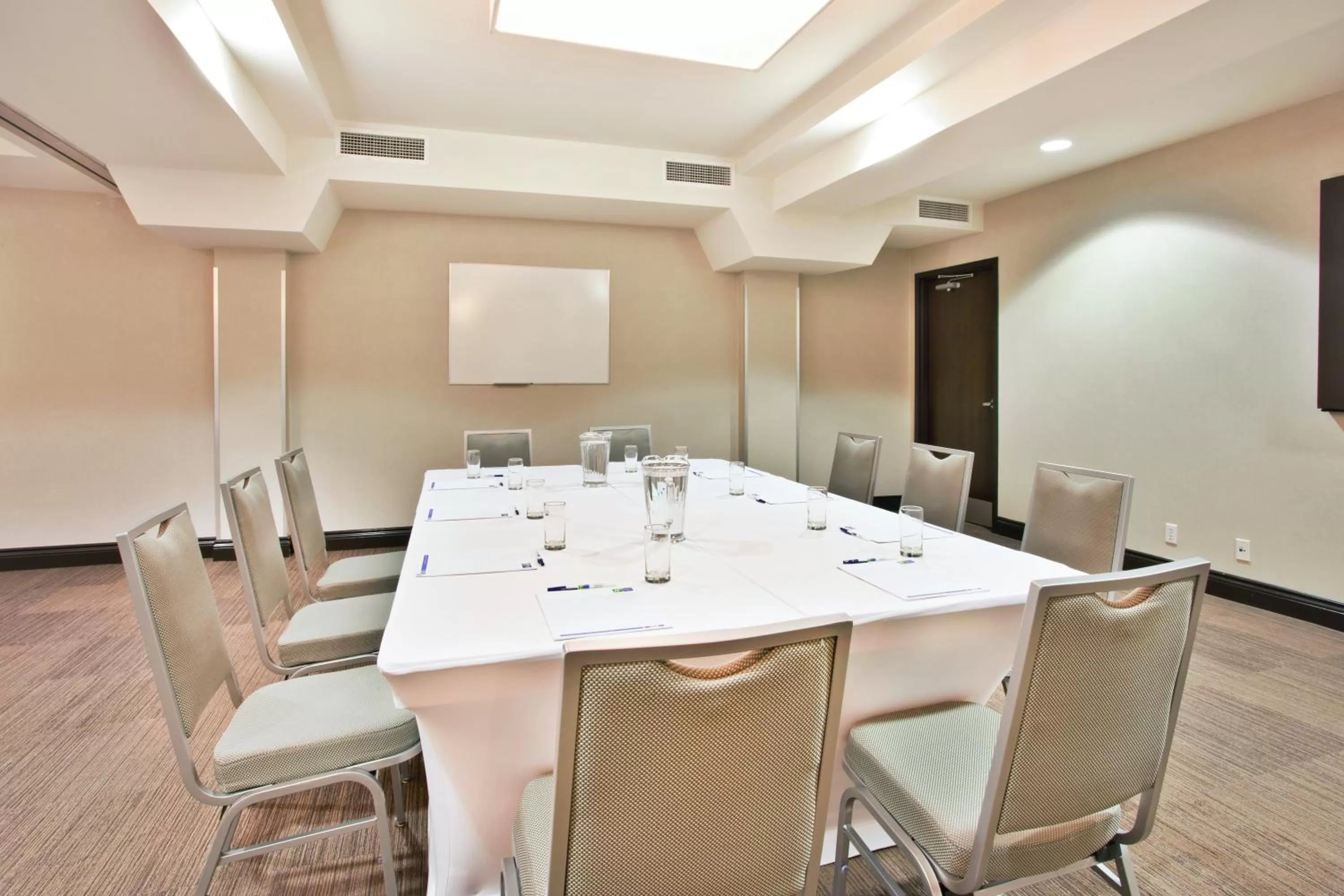 Meeting/conference room in Holiday Inn Express - Sault Ste. Marie by IHG