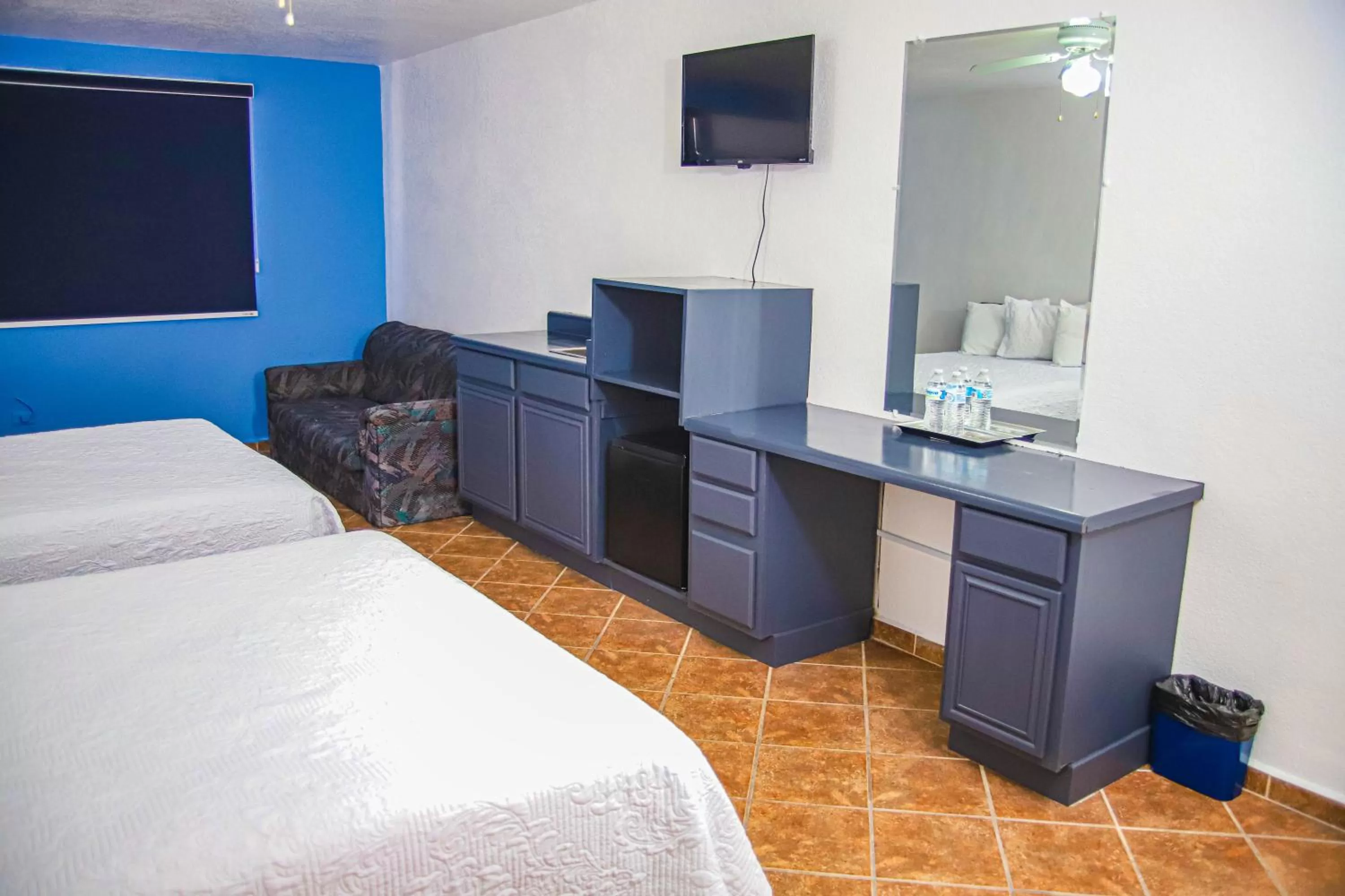 hair dresser, TV/Entertainment Center in Playa Inn Rocky Point