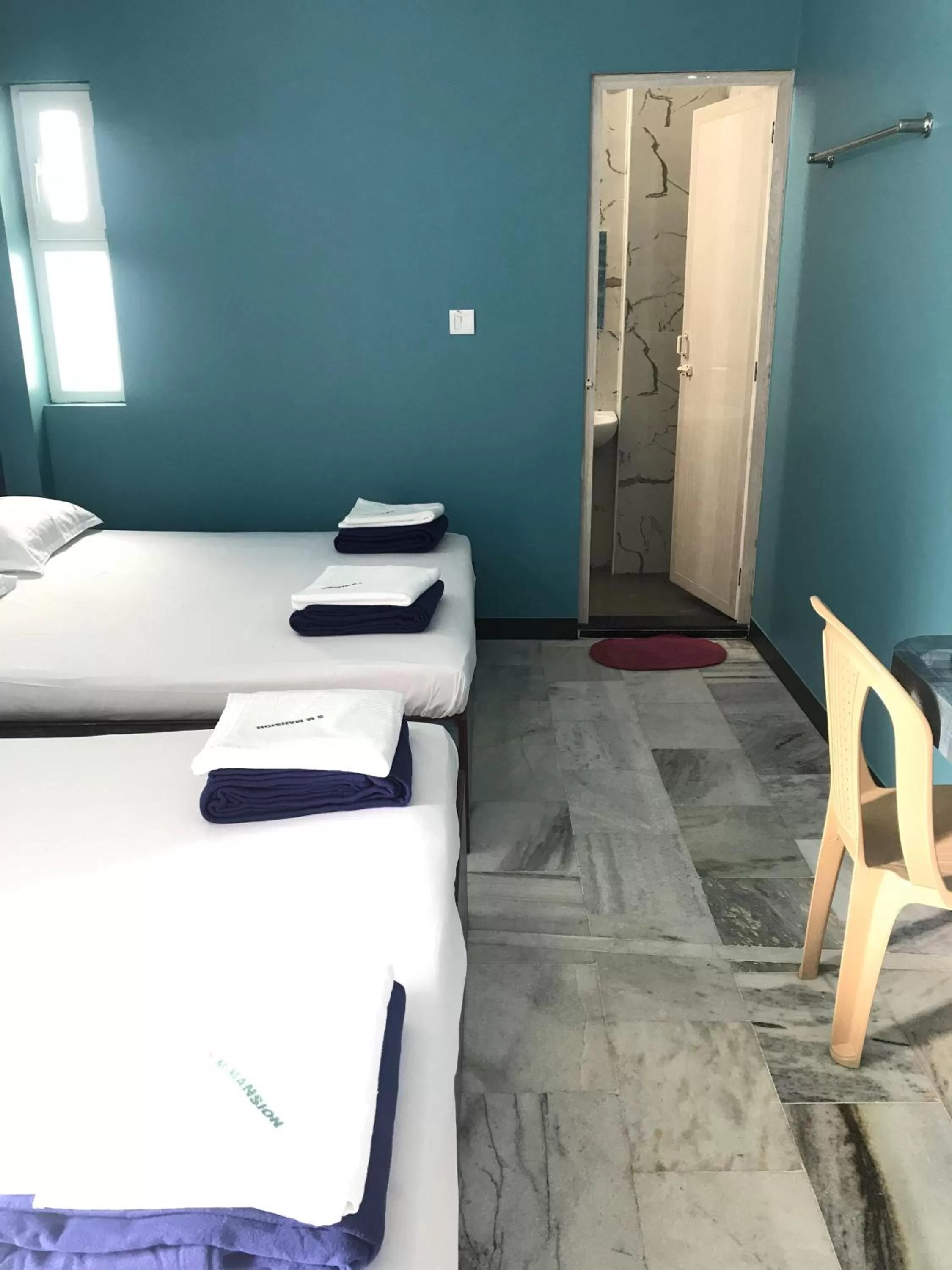 Property building, Bed in SM MANSION near Harbour & High court