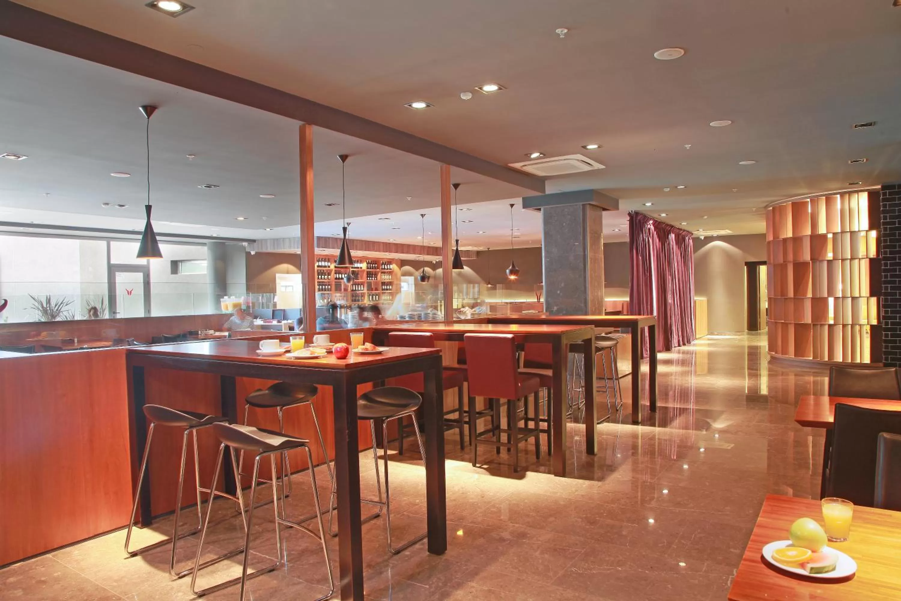 Restaurant/places to eat in Dazzler by Wyndham Montevideo