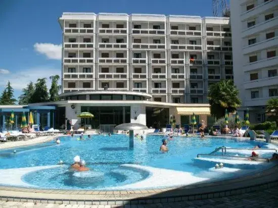 Swimming Pool in Hotel Terme Marconi