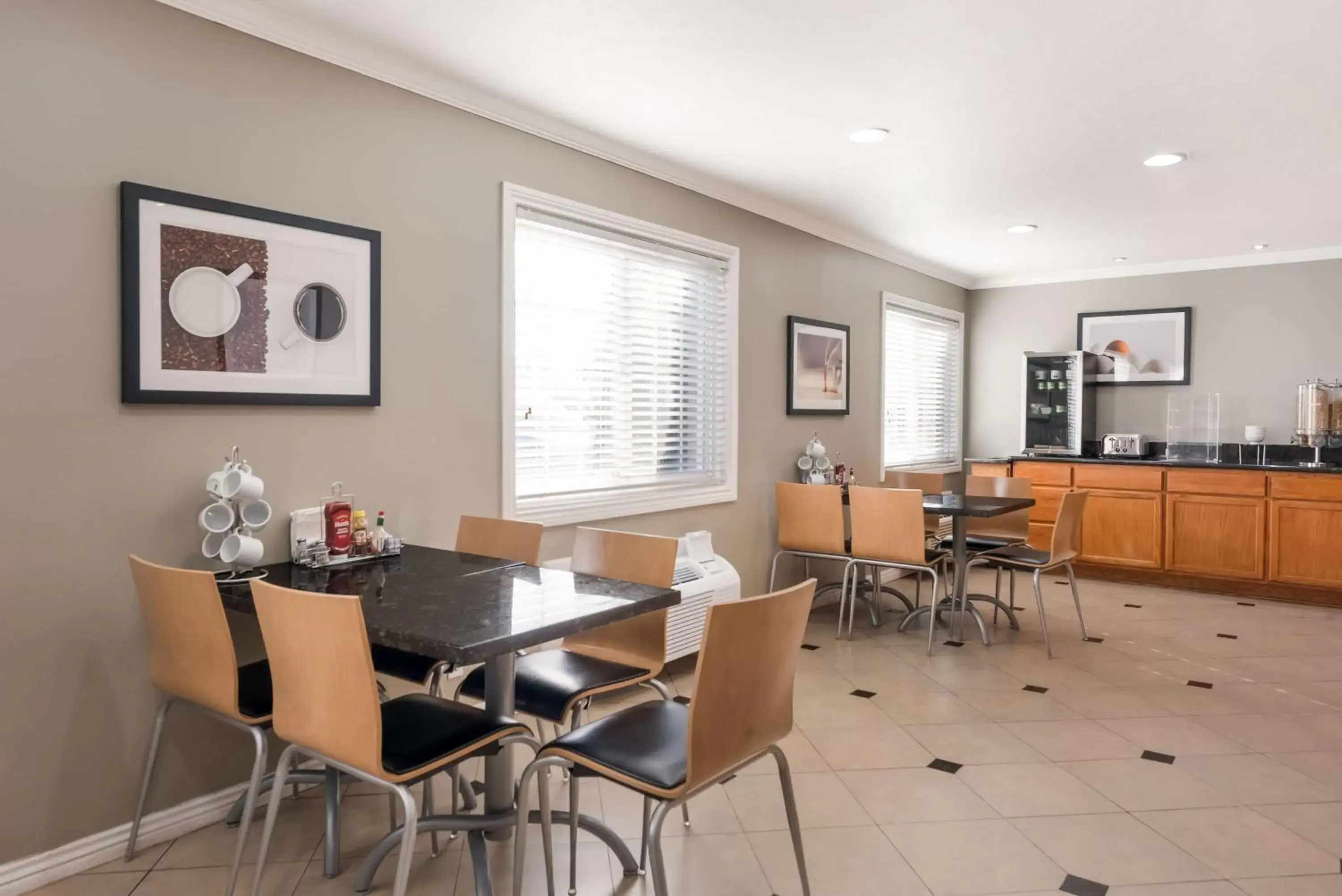 Breakfast in Best Western Mountain View Inn Breakfast in Best Western Mountain View Inn