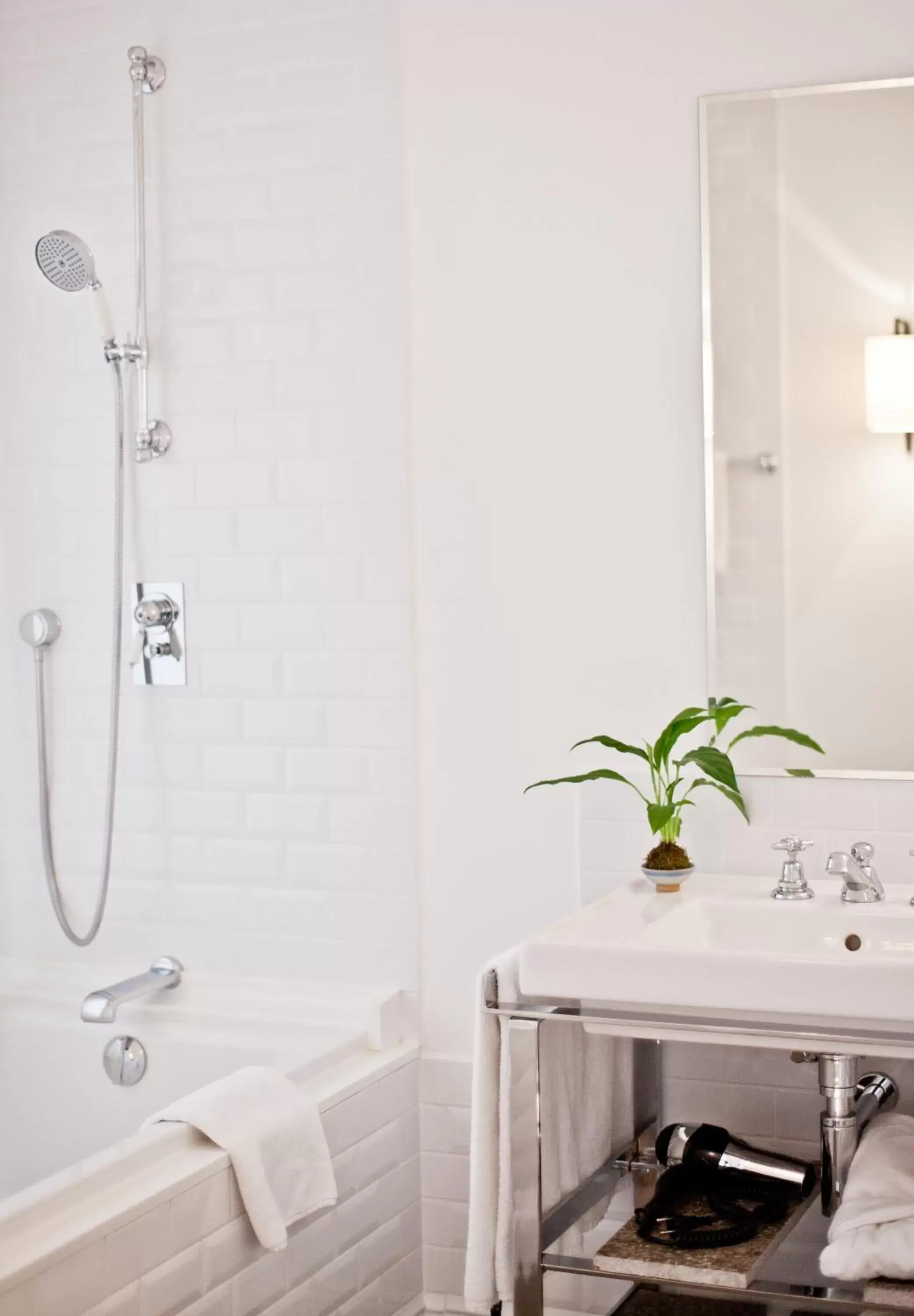 Bathroom in Louis Hotel