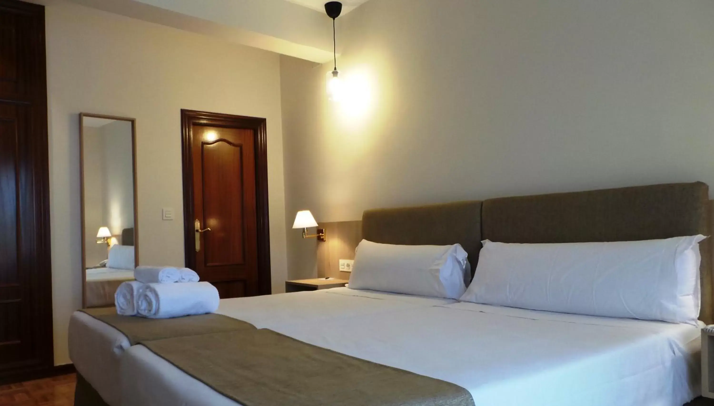 Photo of the whole room, Bed in Hotel Puerta Ciudad Rodrigo