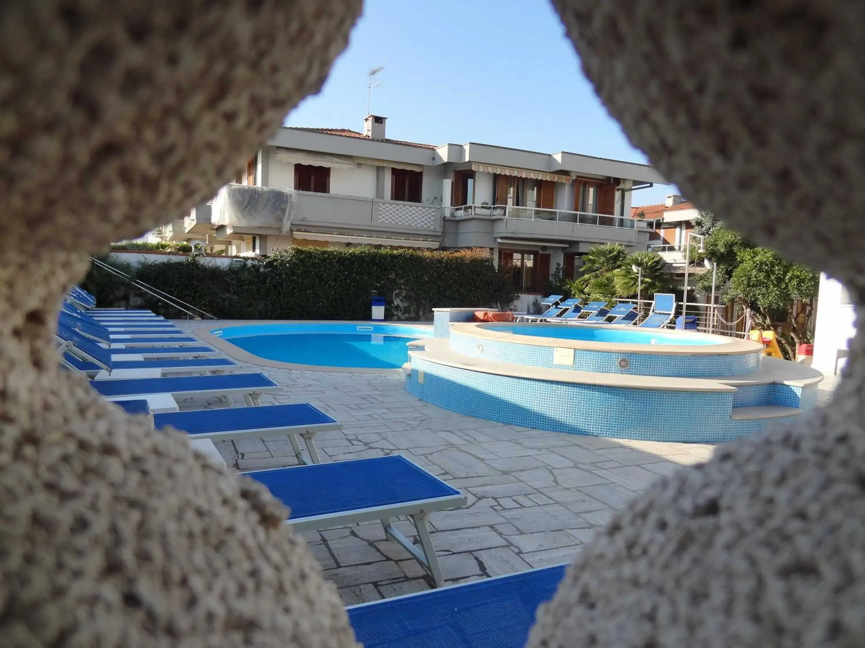 Solarium, Swimming Pool in Hotel Eco Del Mare