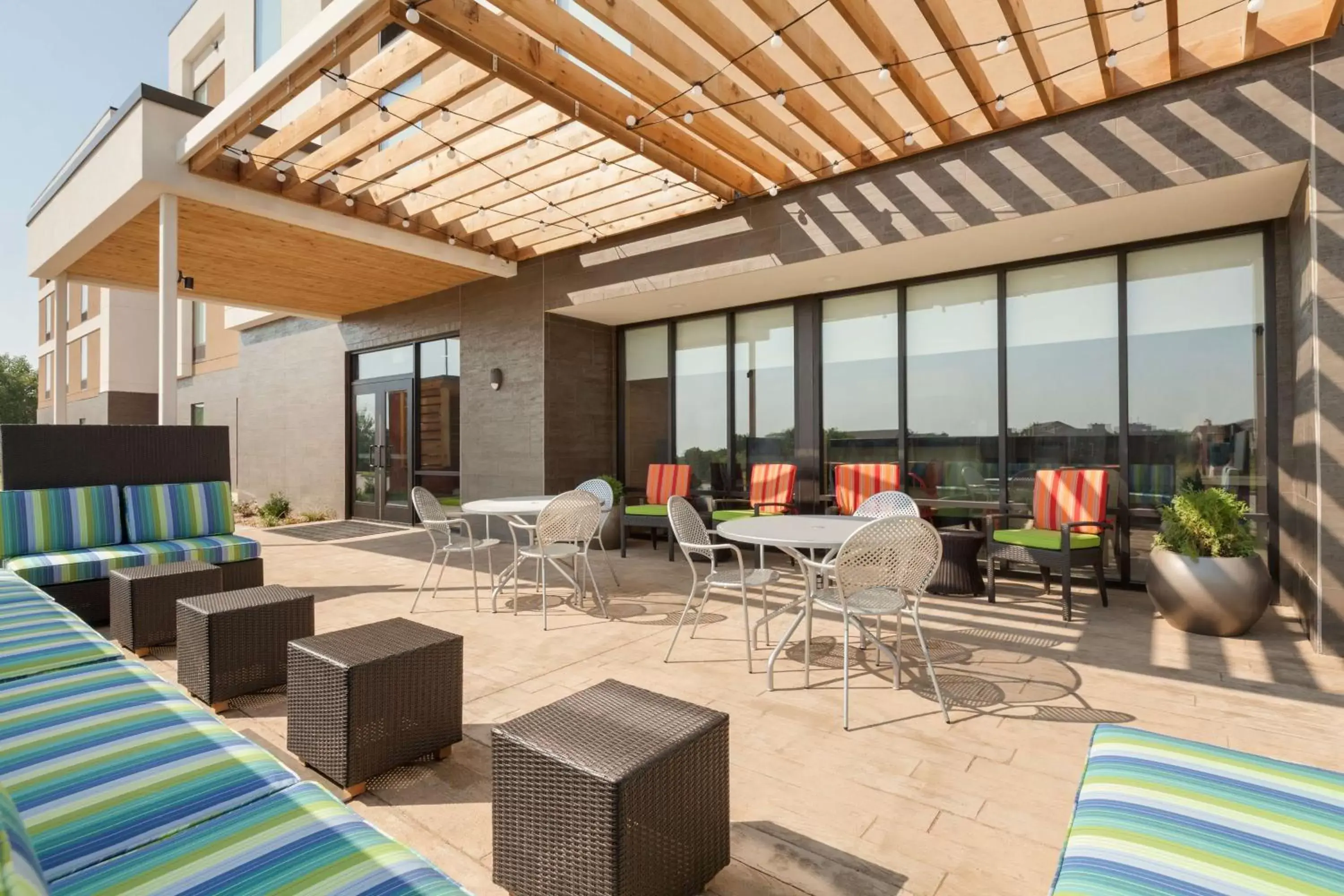 Patio, Restaurant/Places to Eat in Home2 Suites By Hilton Oklahoma City Quail Springs
