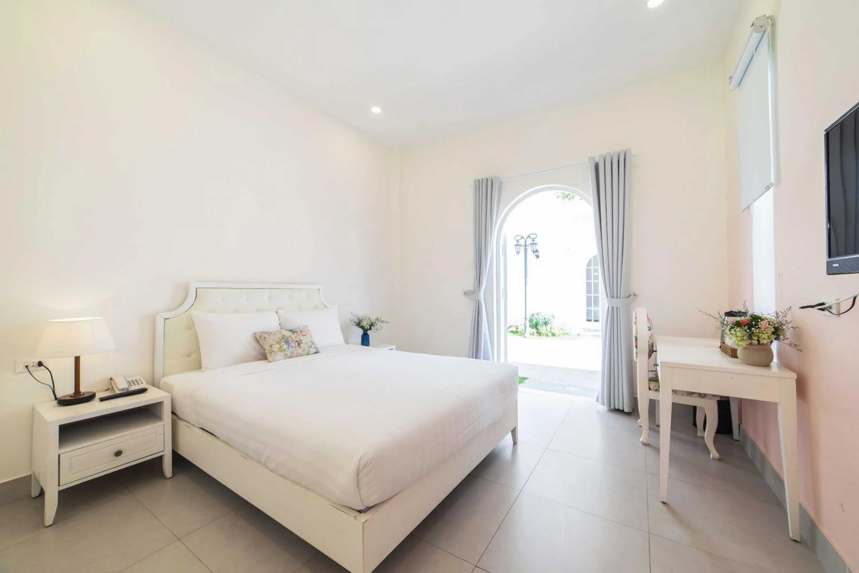 Photo of the whole room, Bed in Dalat De Charme Village