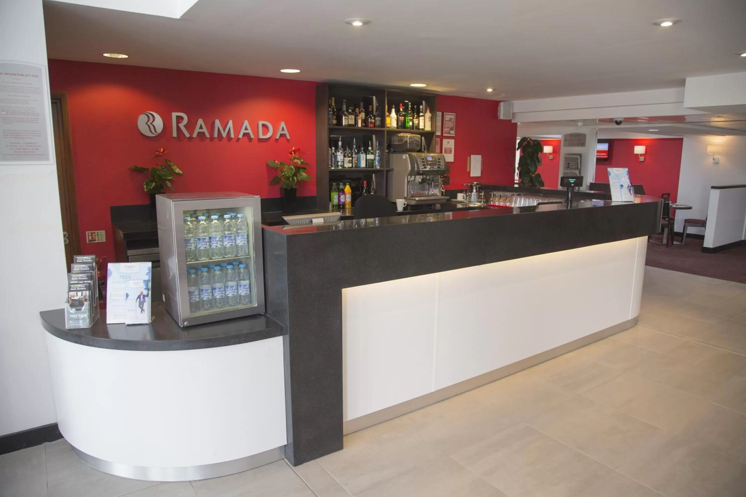 Lobby or reception in Ramada Cambridge