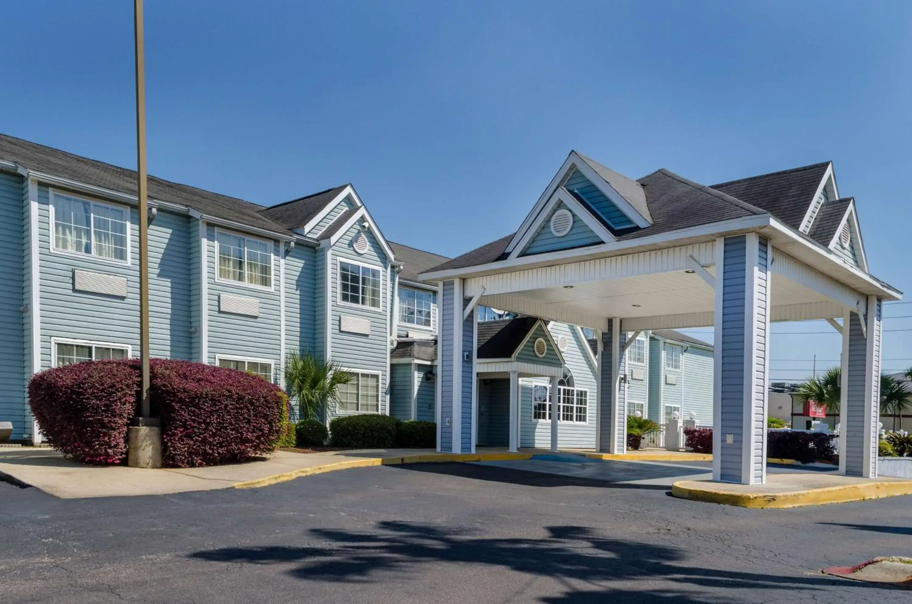 Property building in Motel 6-Mobile, AL Property building in Motel 6-Mobile, AL