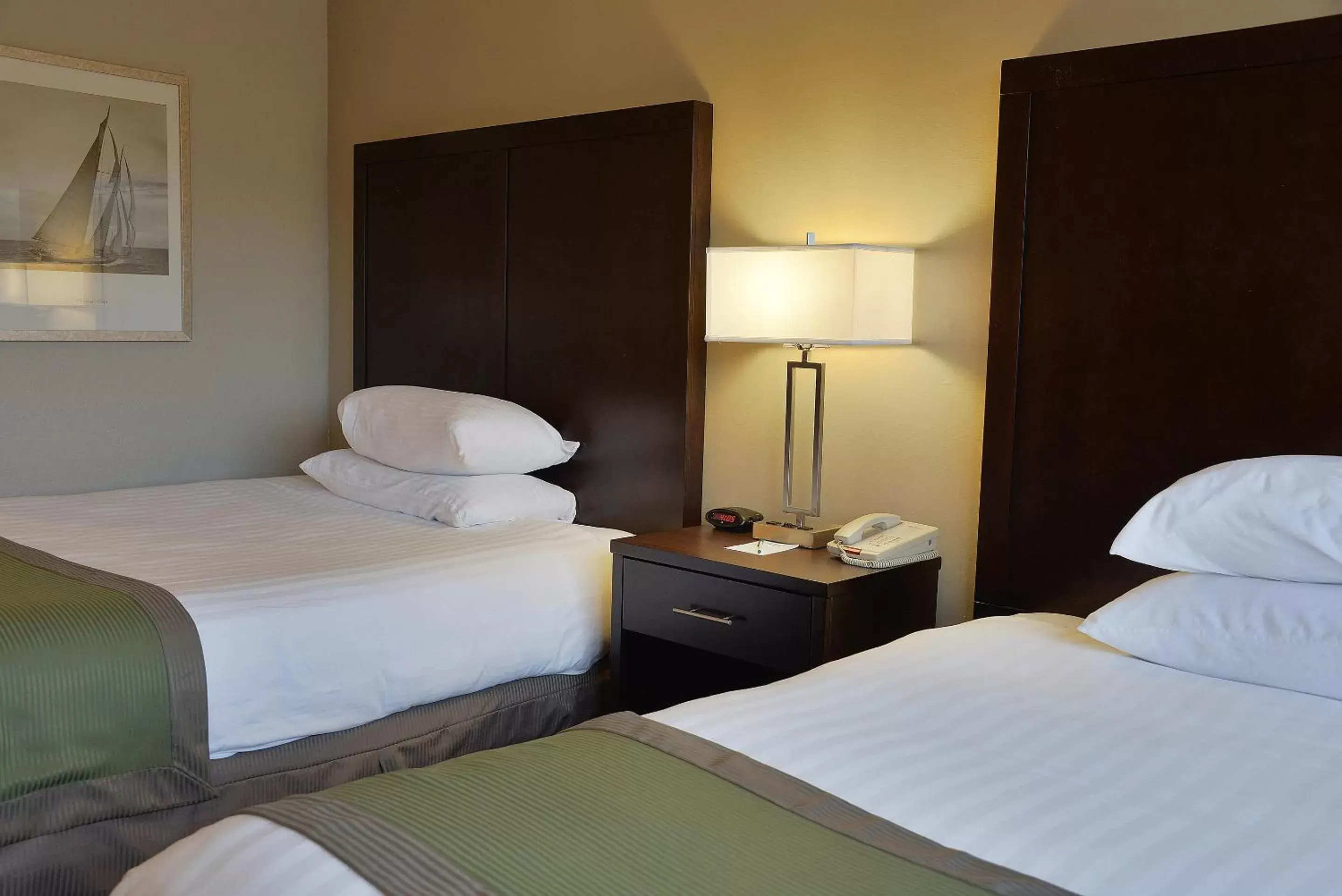 Photo of the whole room, Bed in Riversage Billings Inn