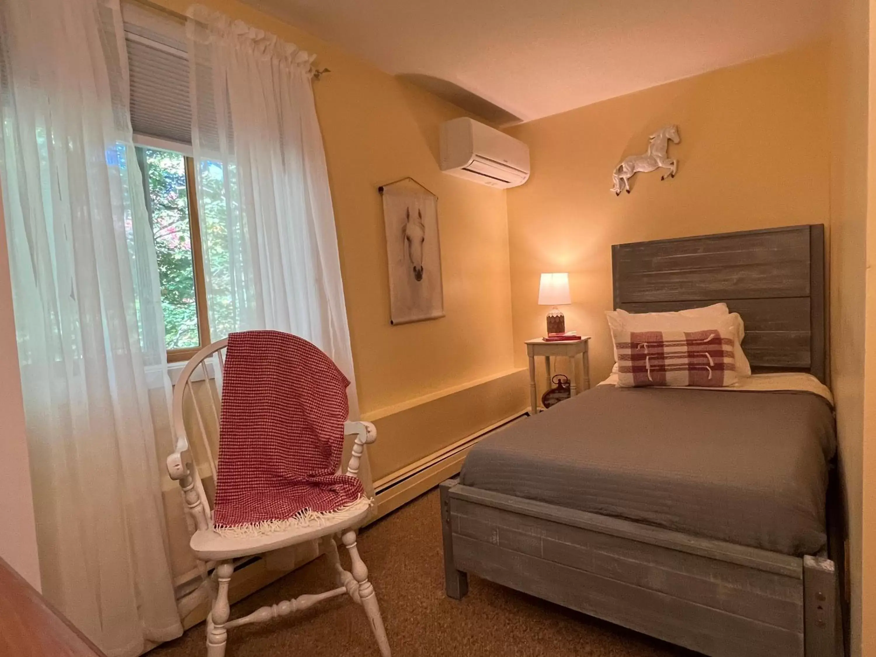 Budget Twin Room in White Horse Lodge Budget Twin Room in White Horse Lodge