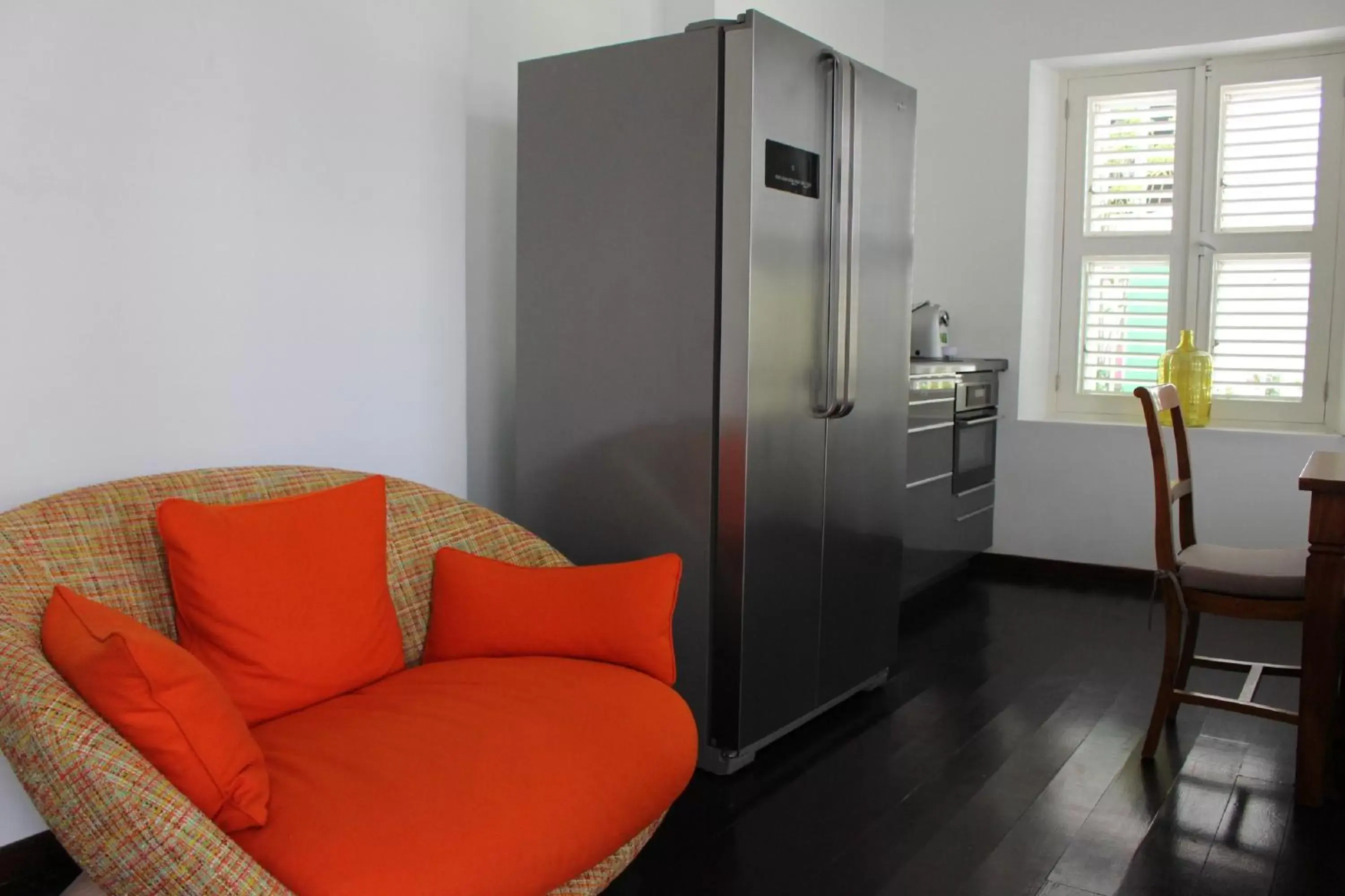 Kitchen or kitchenette, Seating Area in Scuba Lodge & Suites