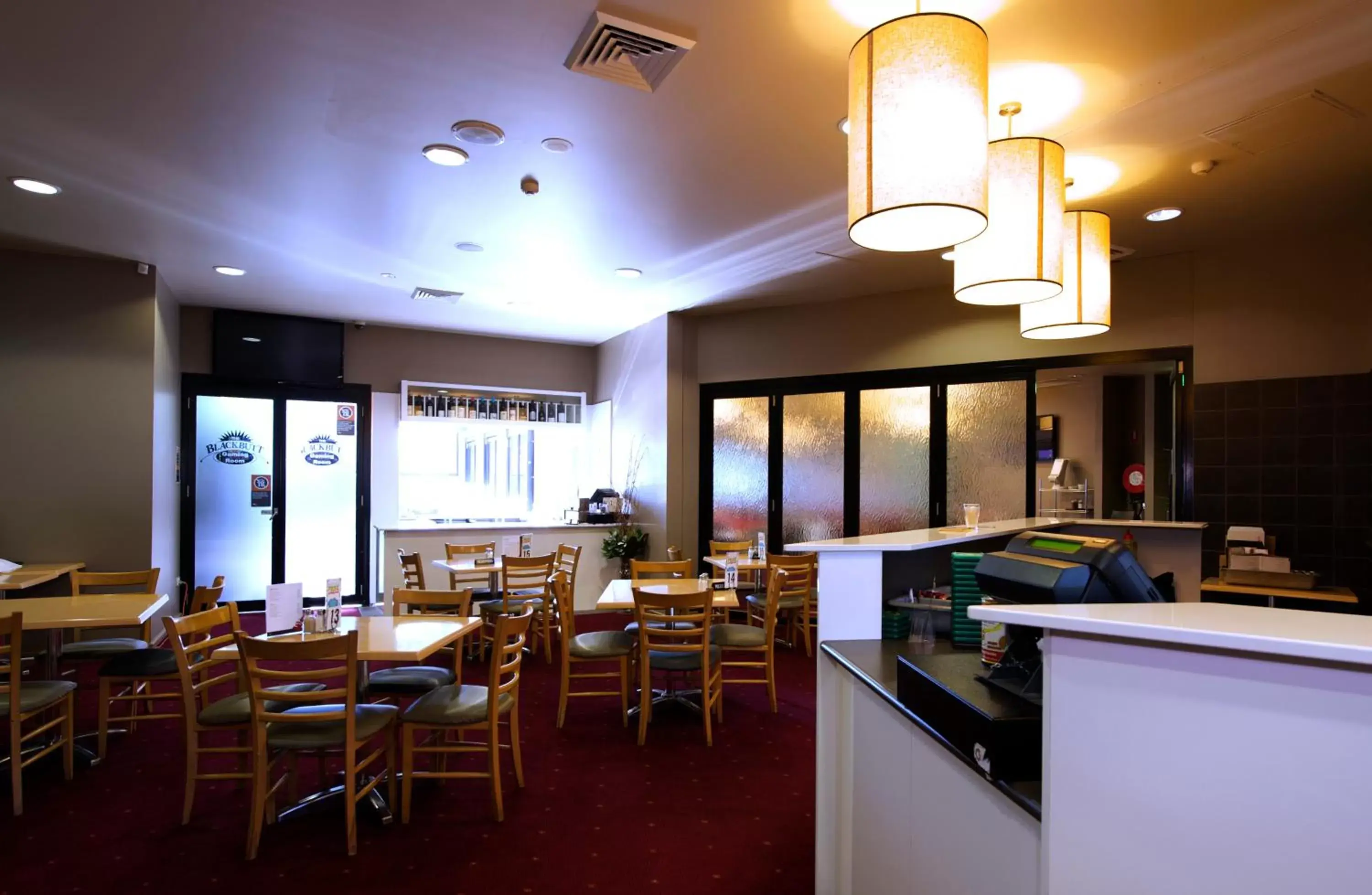 Lounge or bar, Restaurant/Places to Eat in Best Western Blackbutt Inn