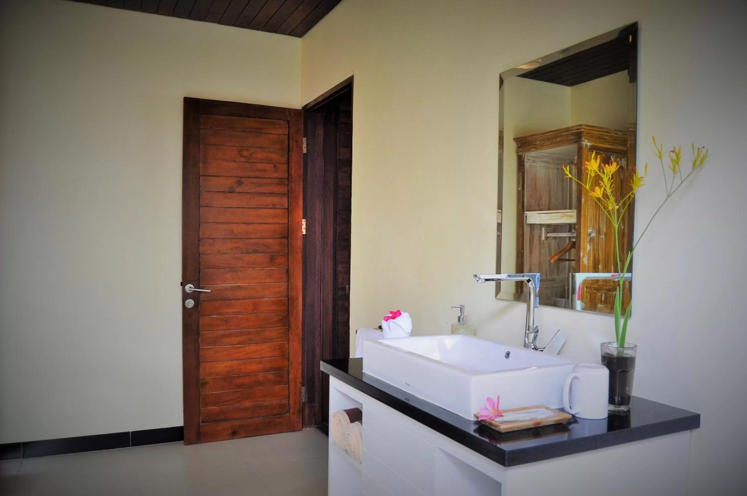 Shower in Ocean Terrace Suite And Spa Luxury