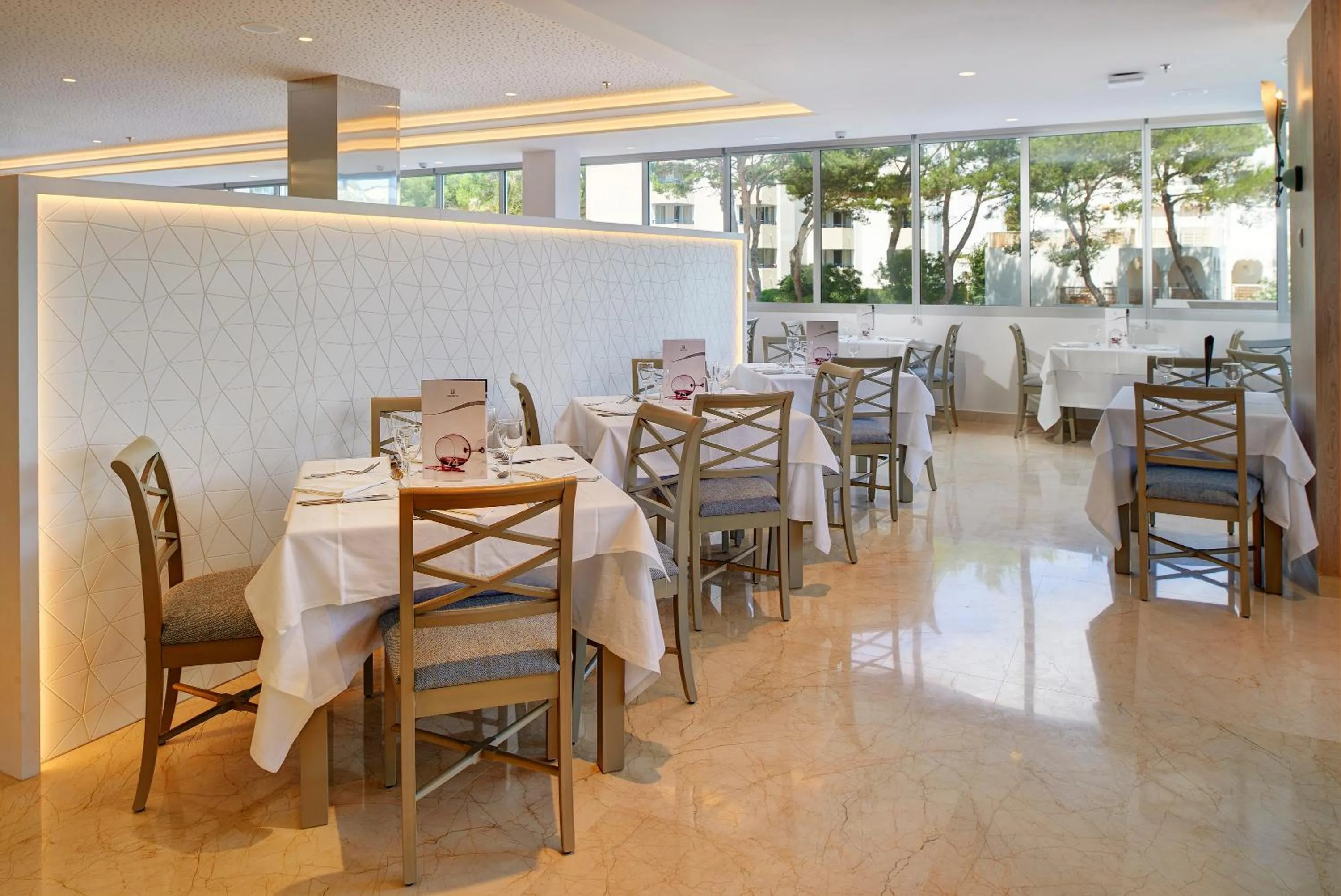Restaurant/places to eat in Hipotels Bahia Cala Millor - Adults Only