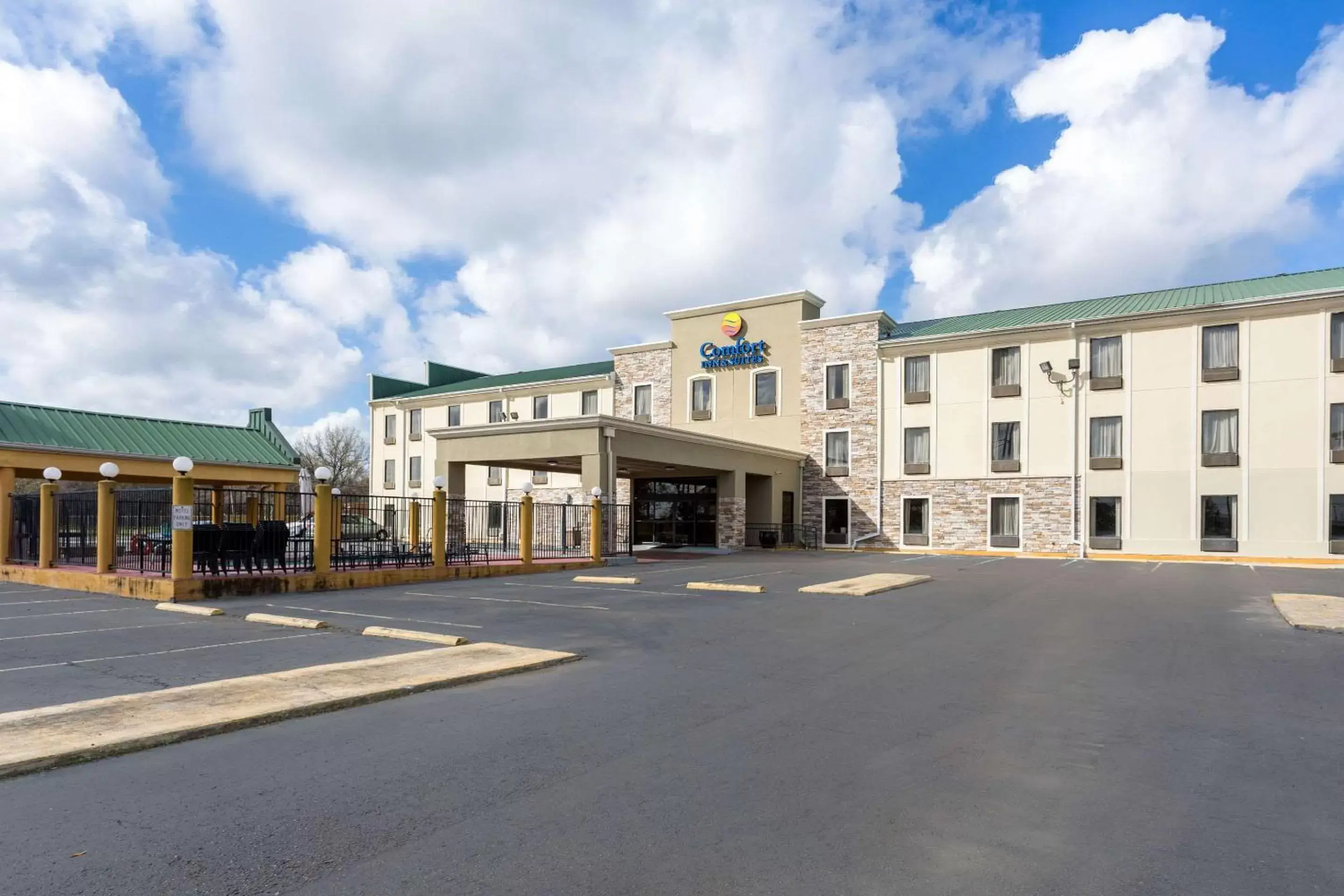 Property Building in Comfort Inn & Suites Baton Rouge Airport