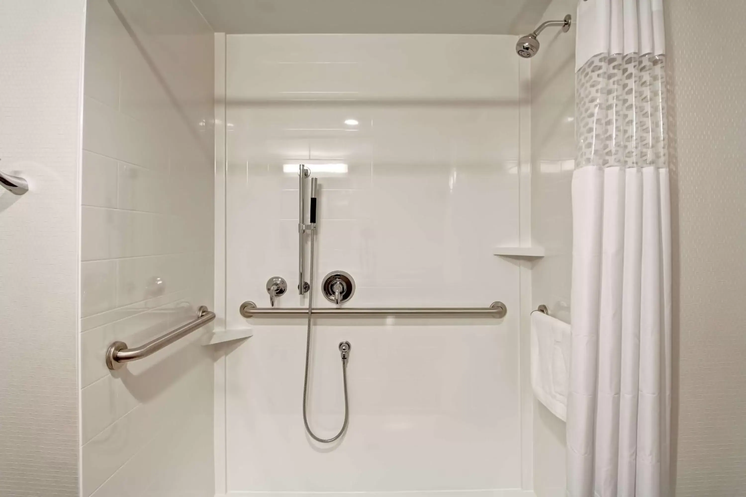 Bathroom in Hampton Inn & Suites Detroit/Troy Bathroom in Hampton Inn & Suites Detroit/Troy