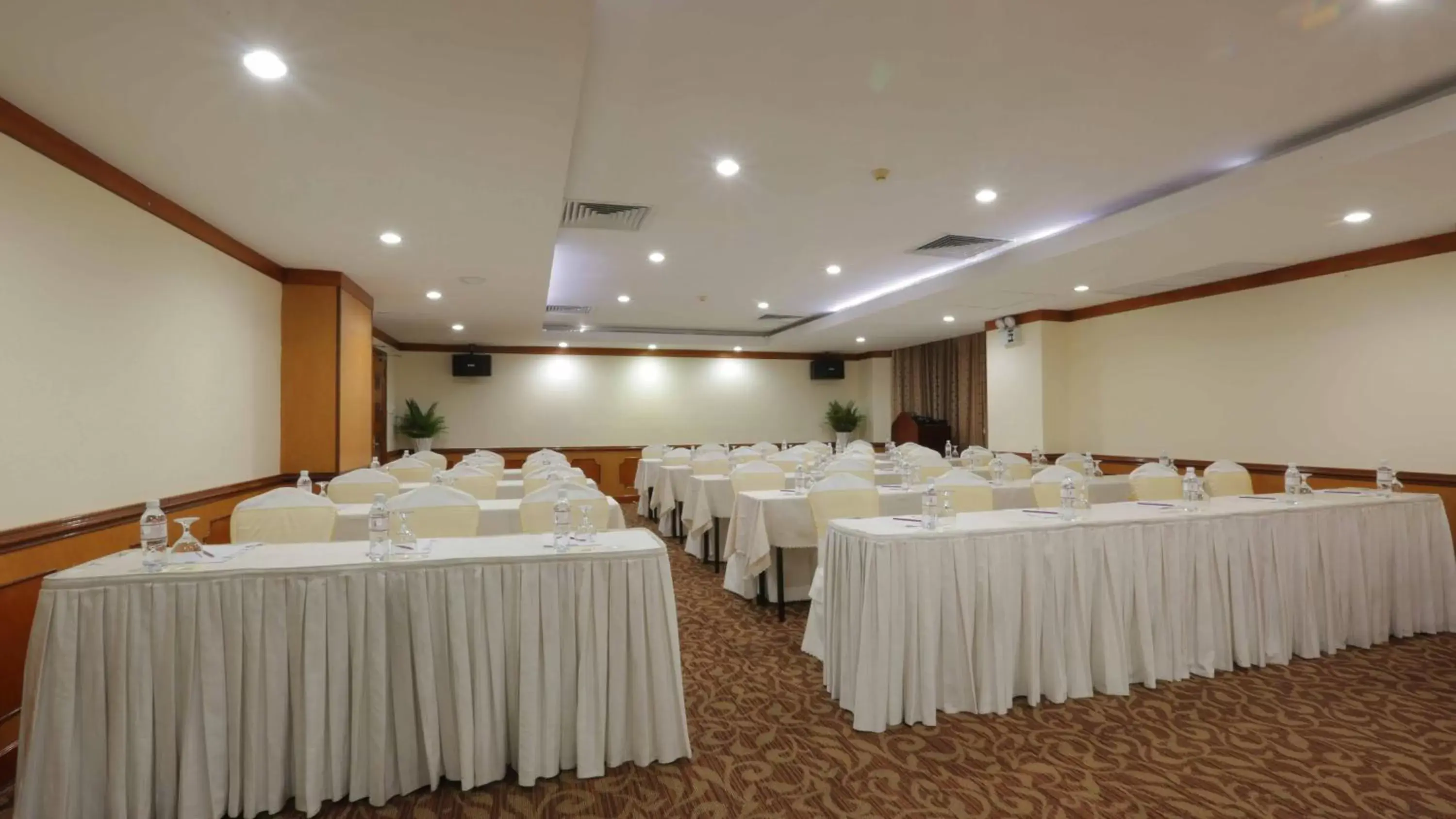 Banquet/Function facilities, Business Area/Conference Room in Phnom Penh Hotel