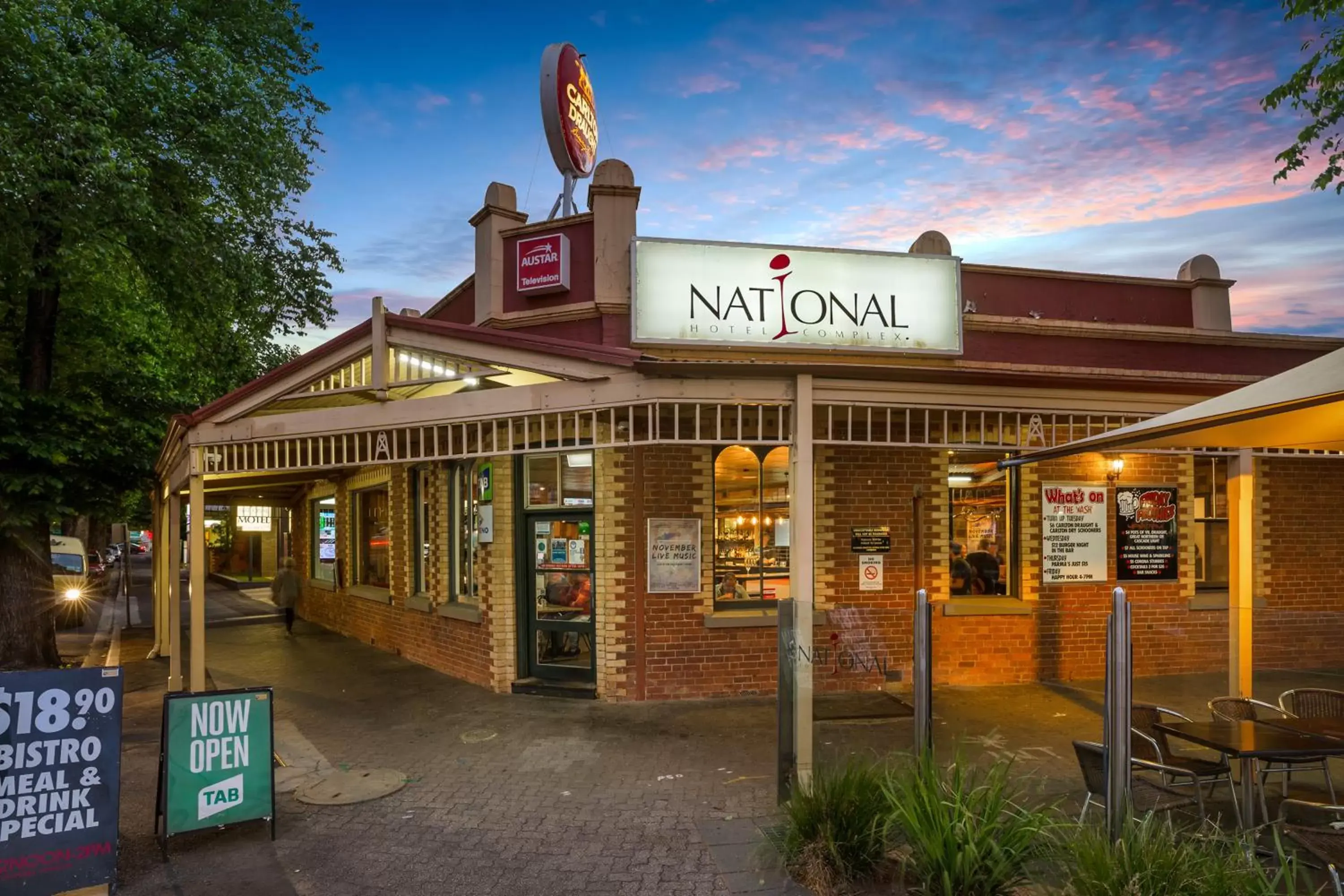 Facade/entrance, Property Building in National Hotel Complex Bendigo