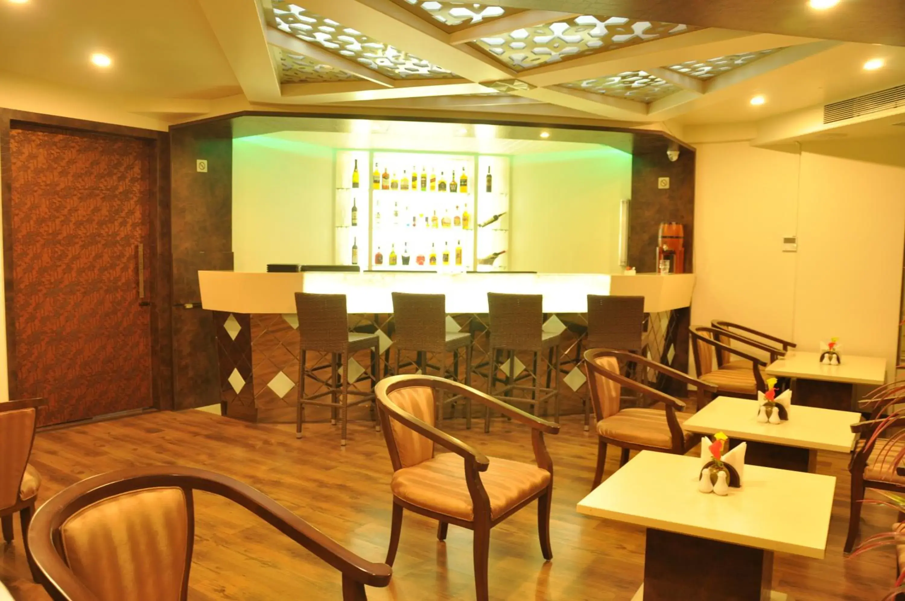 Lounge or bar, Restaurant/Places to Eat in Hotel Green Olive