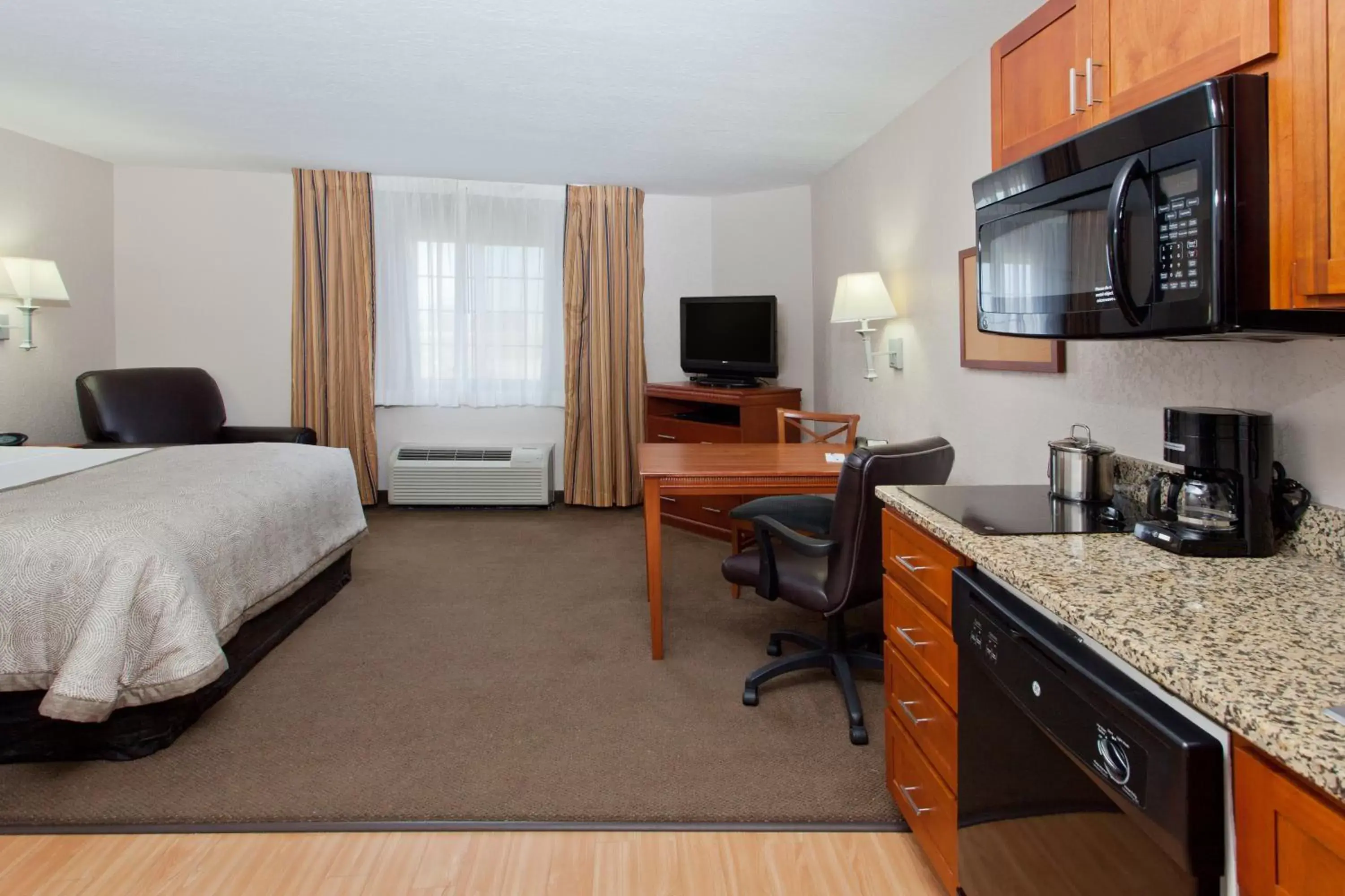 Photo of the whole room, Kitchen/Kitchenette in Candlewood Suites Lexington, an IHG Hotel