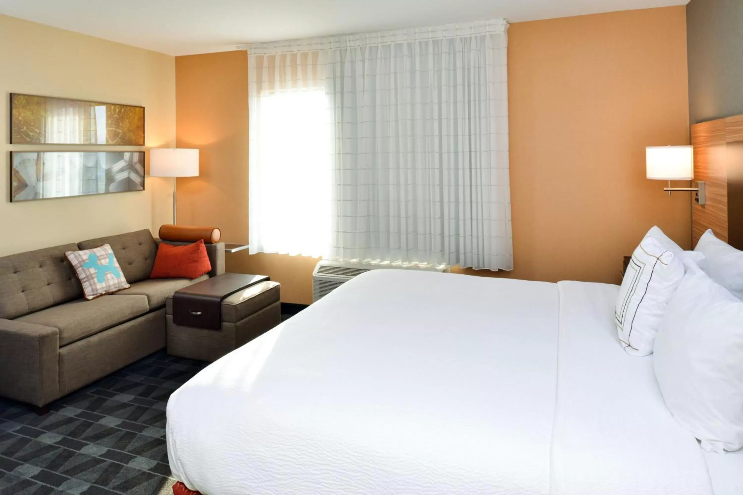 Photo of the whole room, Bed in TownePlace Suites by Marriott Detroit Belleville