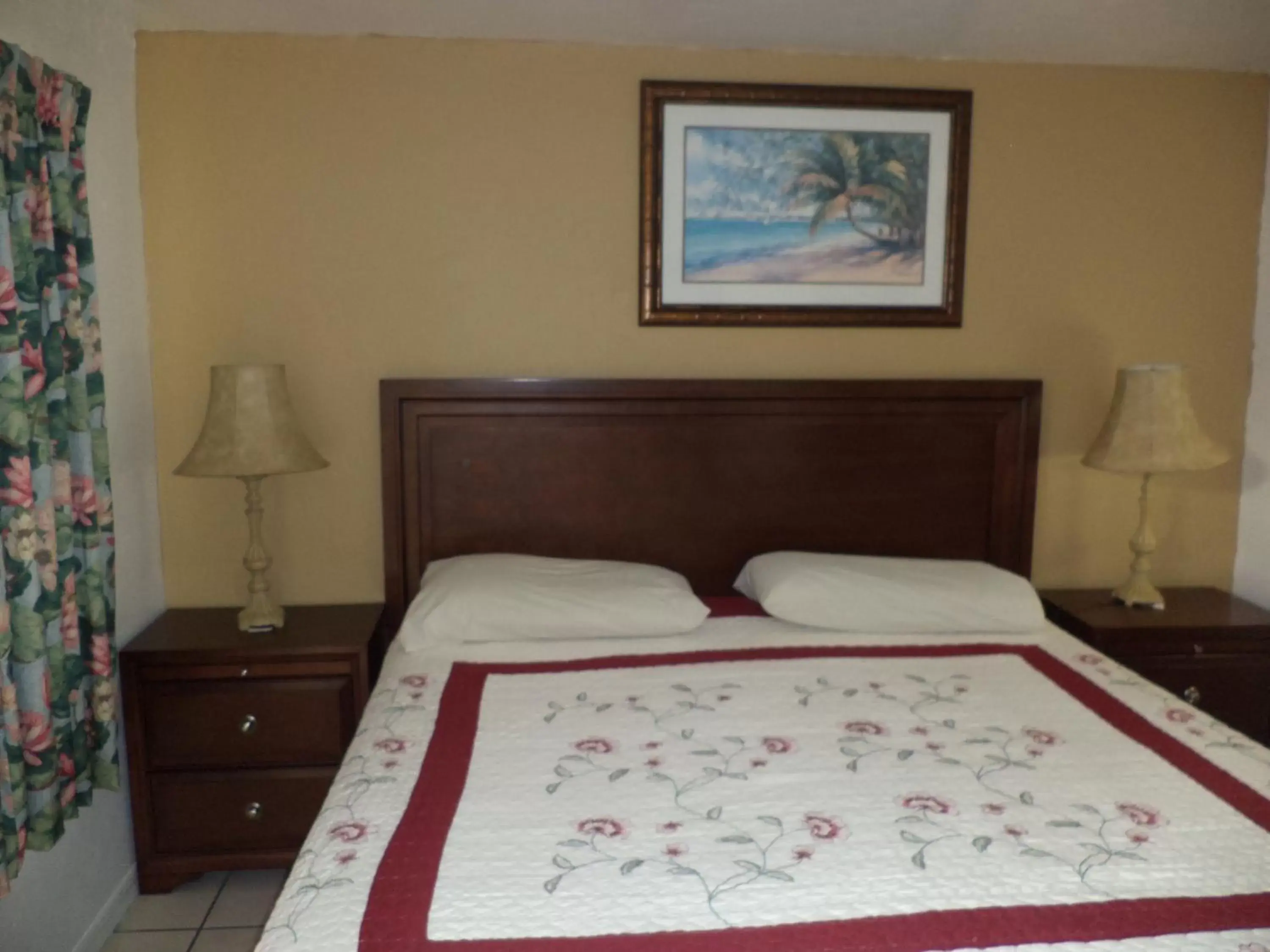 Bedroom, Bed in Glades Motel - Naples