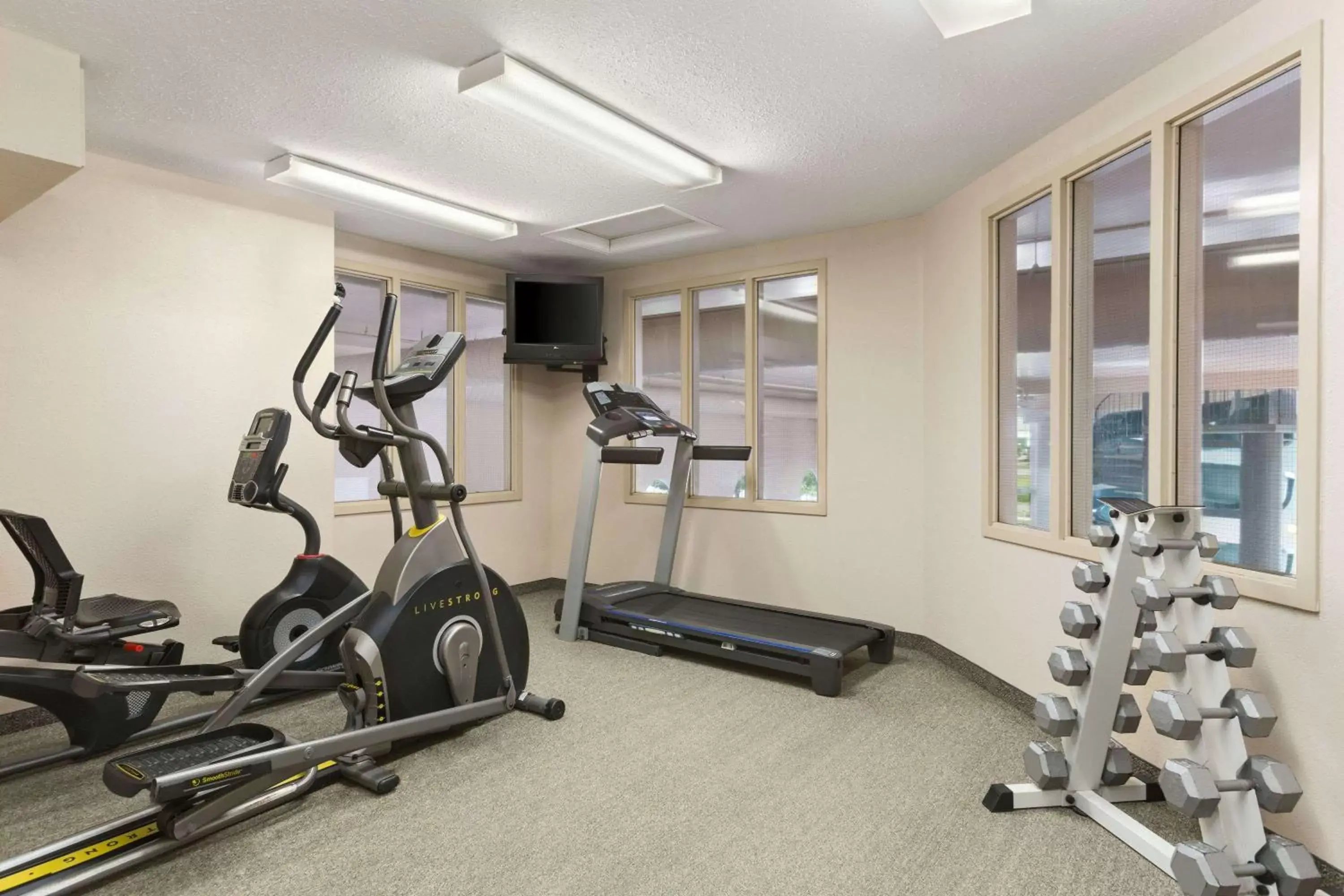 Fitness centre/facilities, Fitness Center/Facilities in Days Inn & Suites by Wyndham Winkler