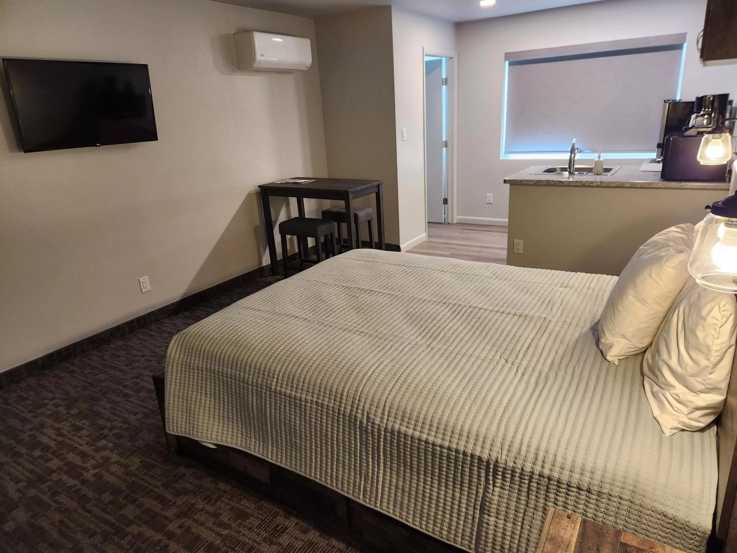 TV and multimedia, Bed in Aquarius Inn