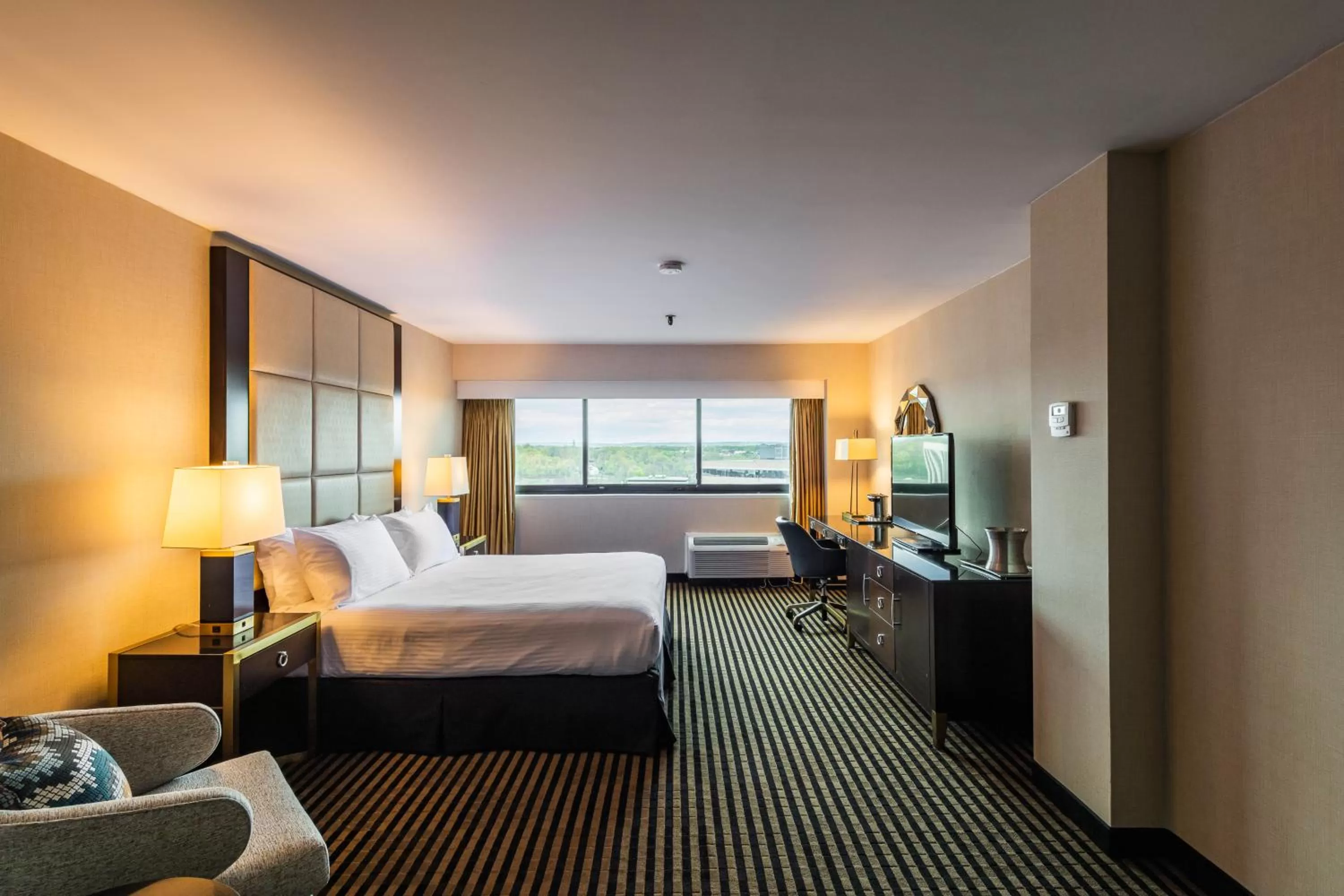 Photo of the whole room, Bed in APA Hotel Woodbridge