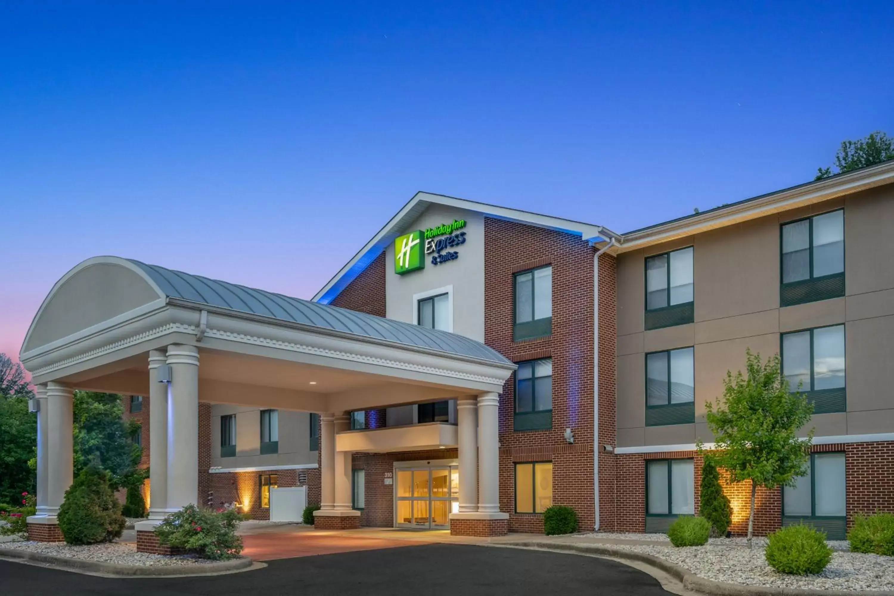 Property Building in Holiday Inn Express & Suites Tell City, an IHG Hotel