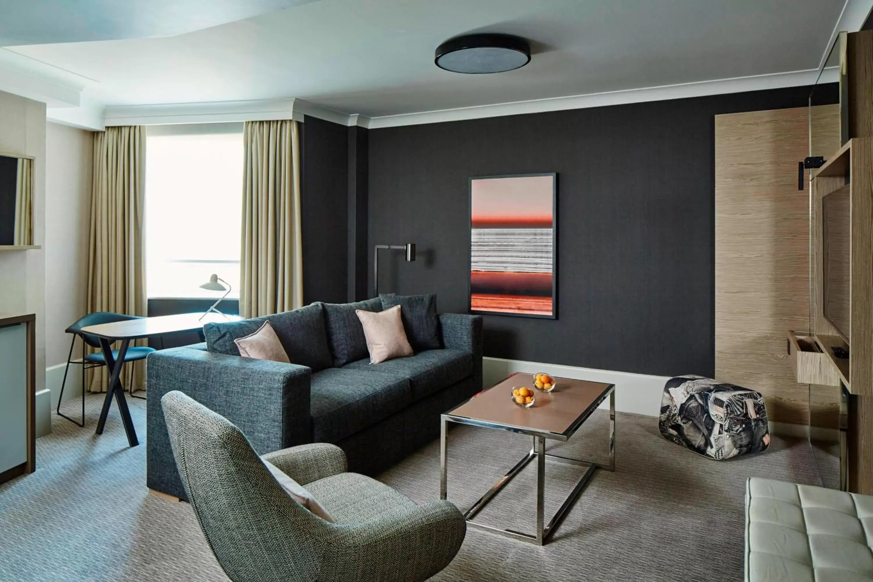 Living room, Seating Area in London Marriott Hotel Maida Vale