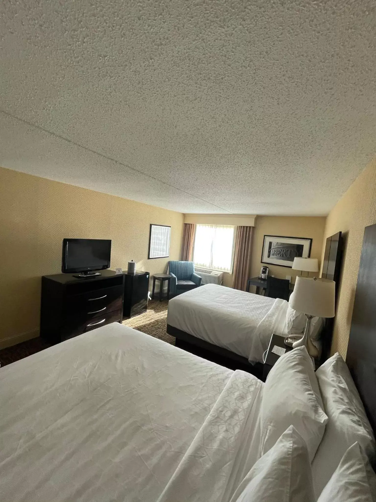 Photo of the whole room, TV/Entertainment Center in Holiday Inn Express Philadelphia Penn's Landing, an IHG Hotel