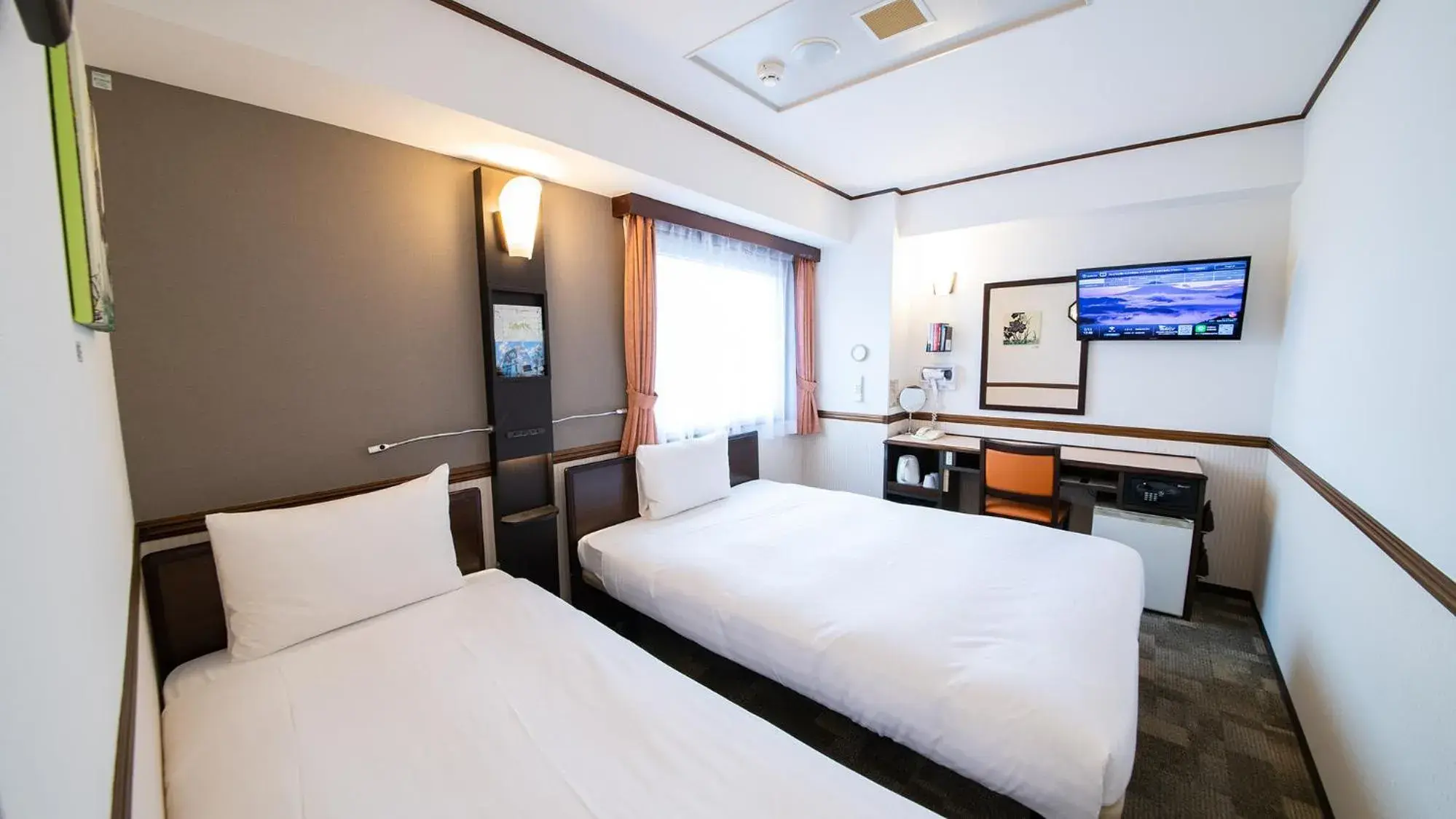 Bedroom, Bed in Toyoko Inn Toyama-eki Shinkansen-guchi No.2