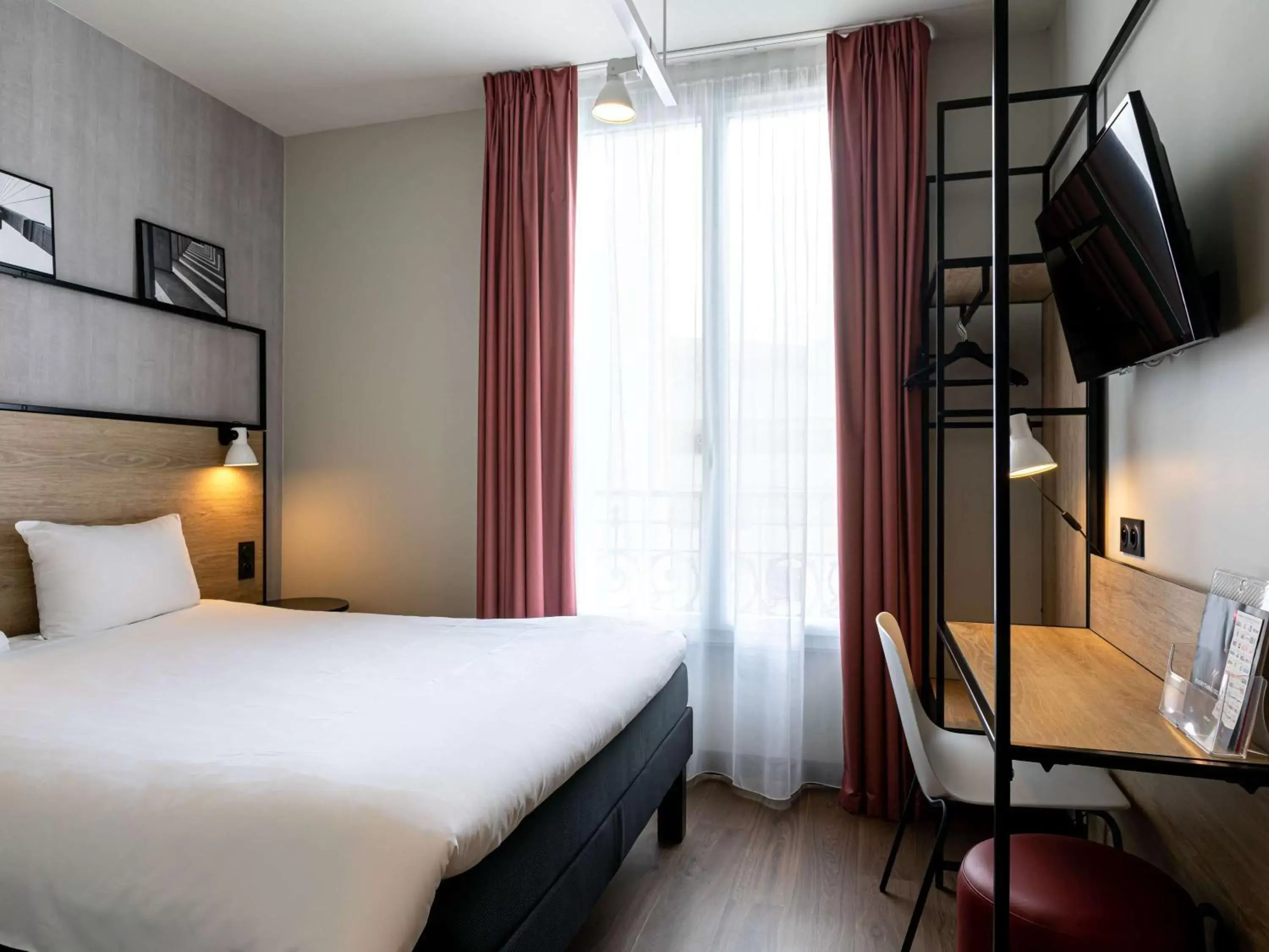 Bedroom, Bed in ibis Paris Boulogne Billancourt