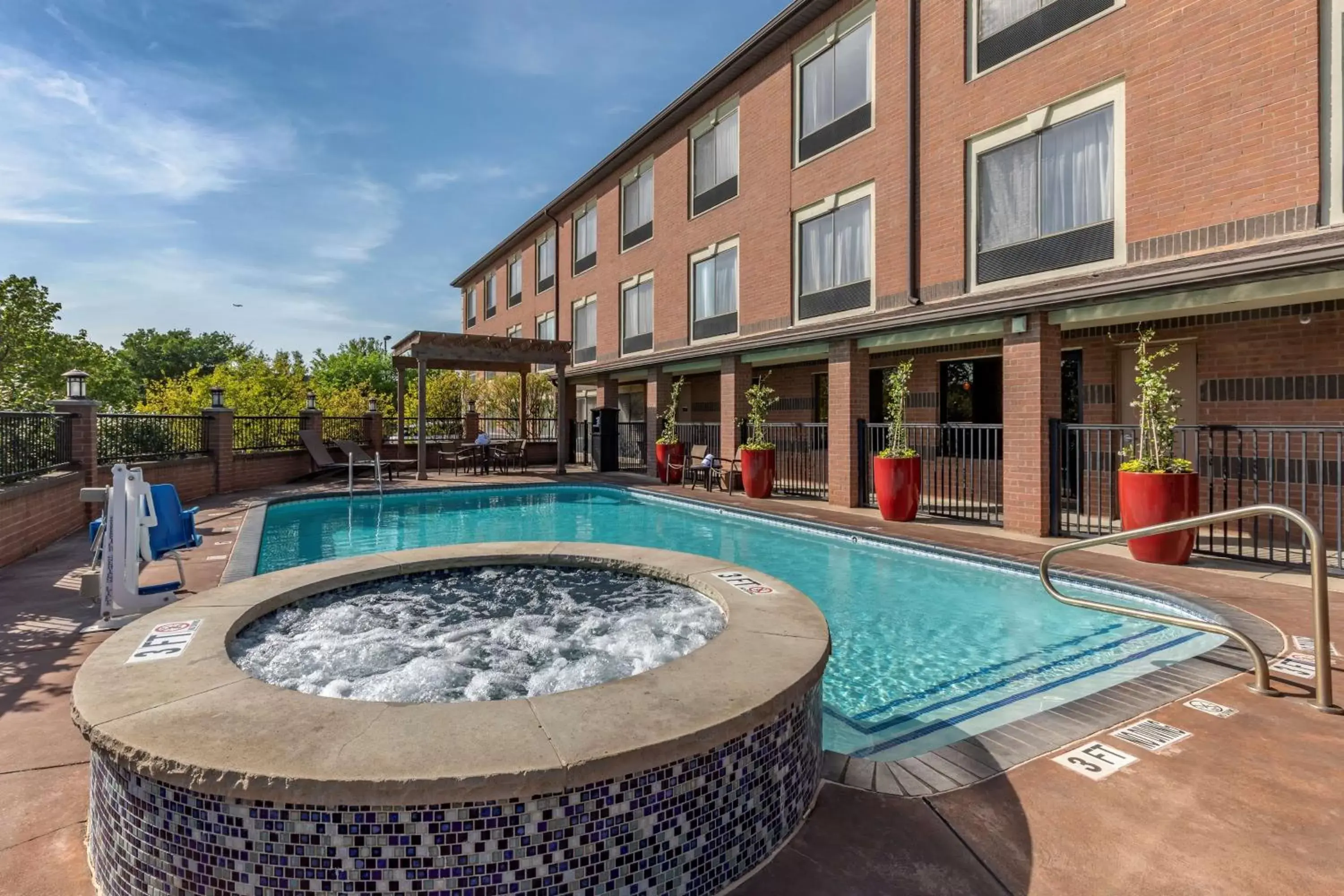 Pool view, Property Building in Best Western Plus DFW Airport Suites