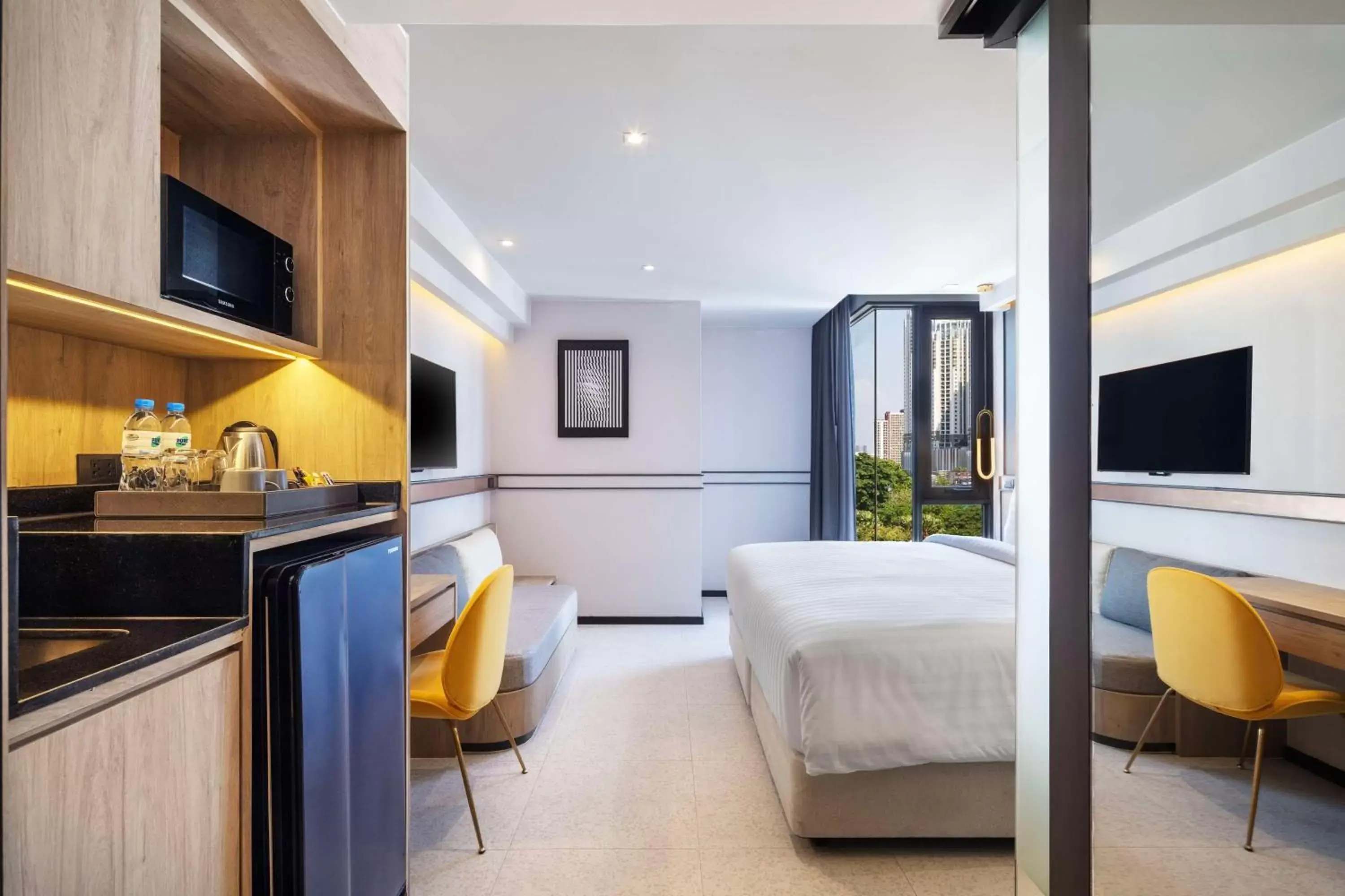 Bedroom, Kitchen/Kitchenette in Best Western Ratchada Hotel