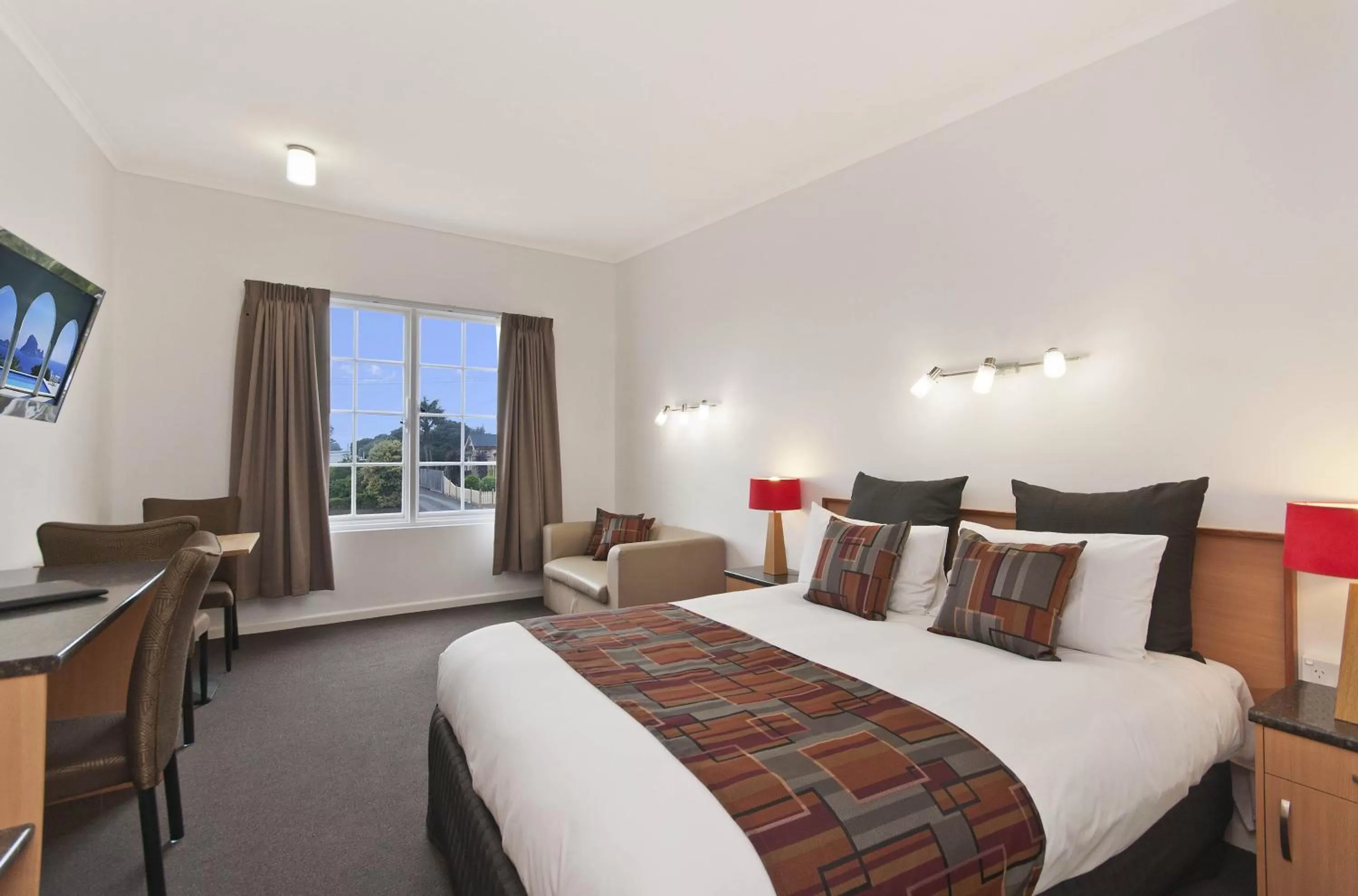 Bed in William Dutton Motel