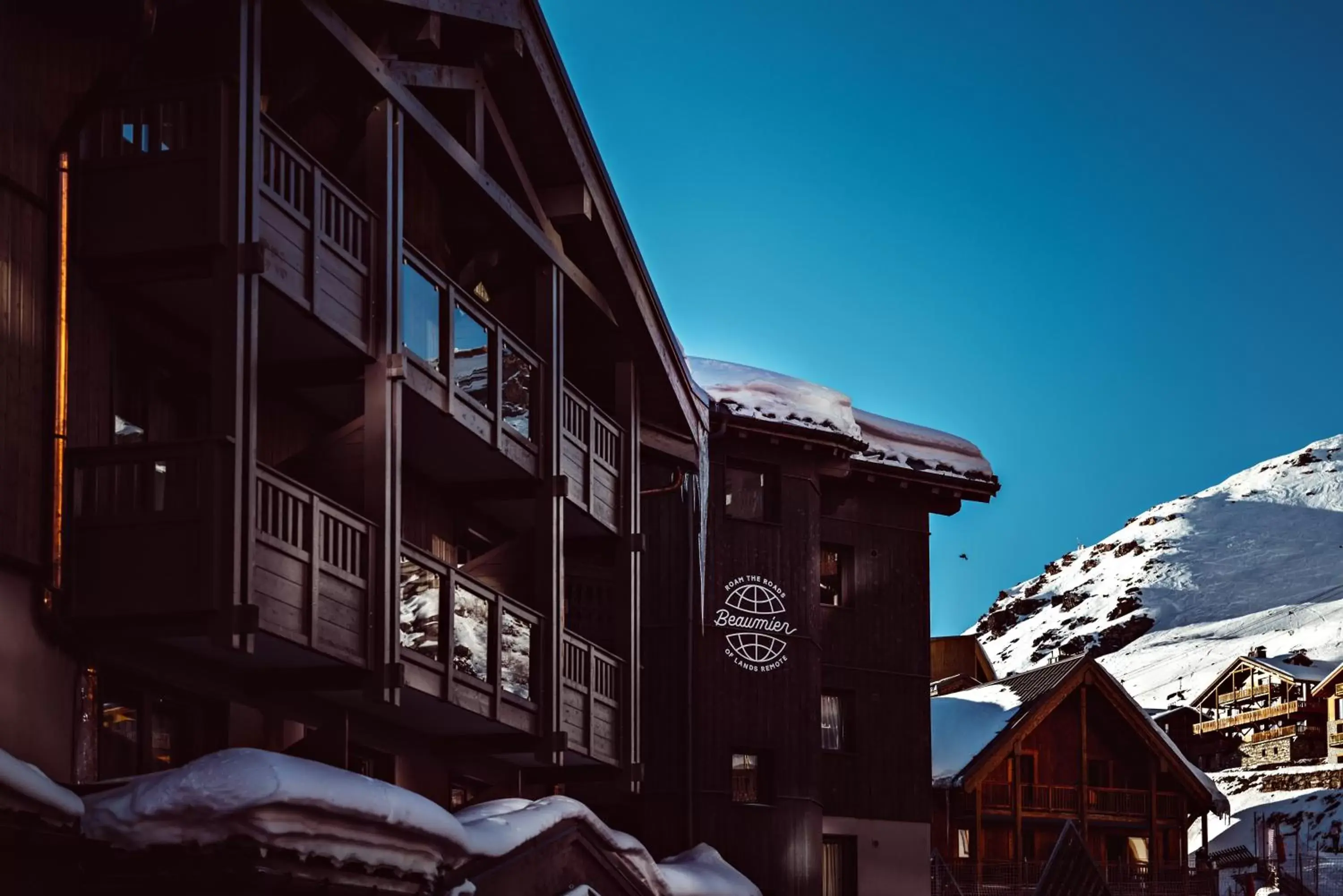 Property building, Winter in Le Fitz Roy, a Beaumier hotel