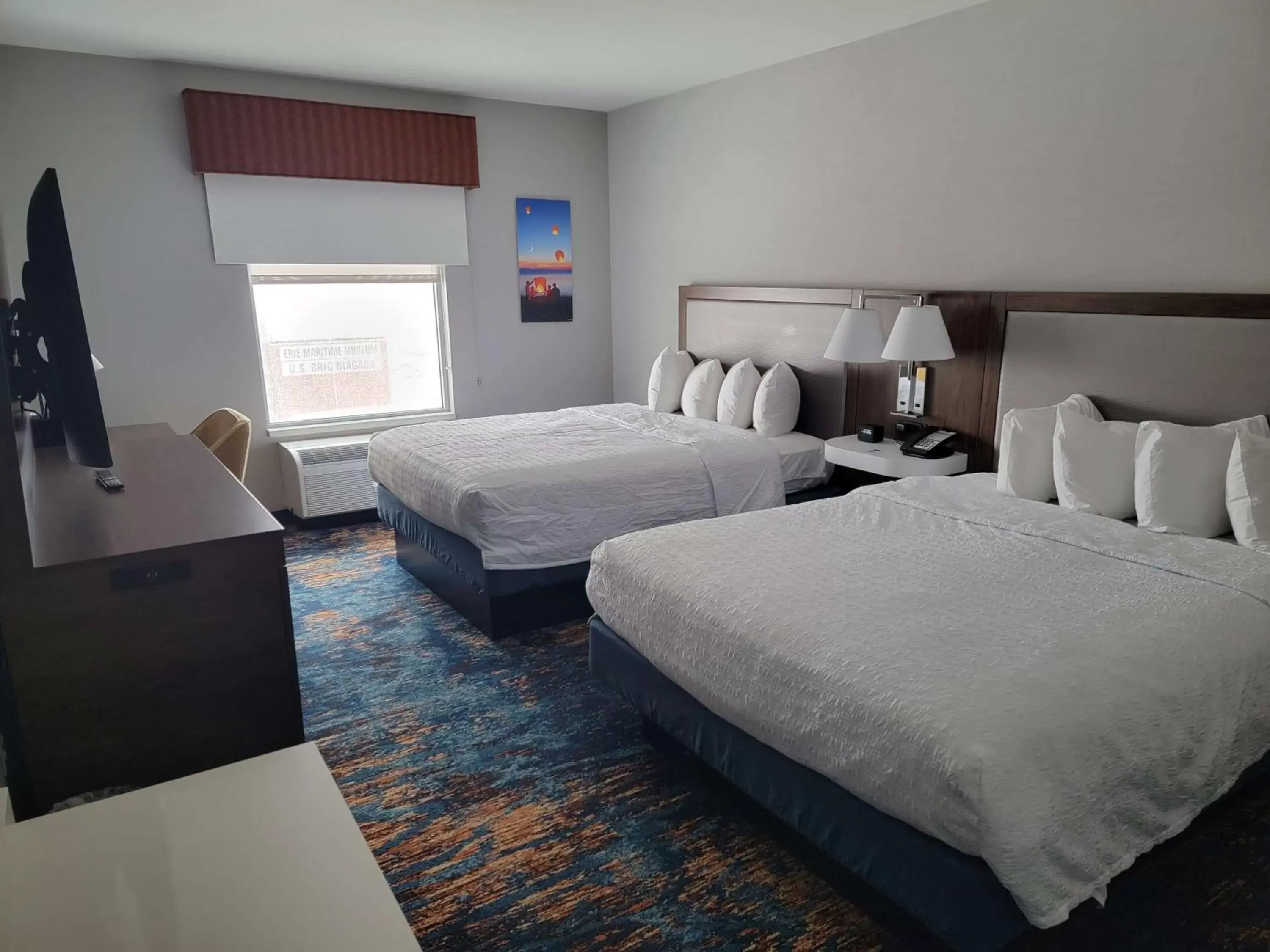 Bed in Hampton Inn & Suites Erie Bayfront