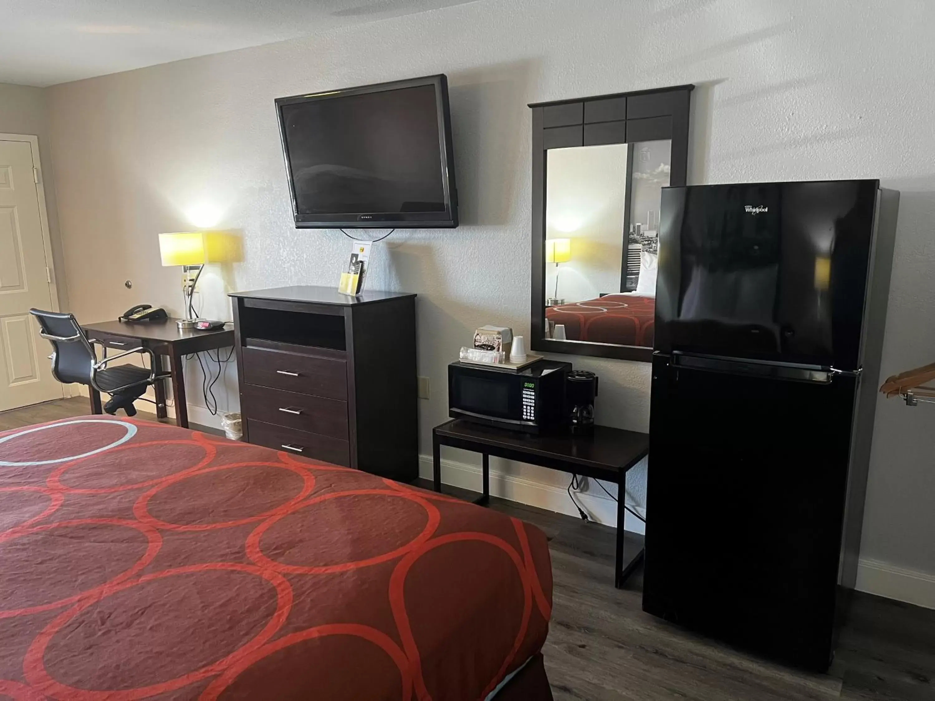 Photo of the whole room, TV/Entertainment Center in Super 8 by Wyndham Baytown/Mont Belvieu