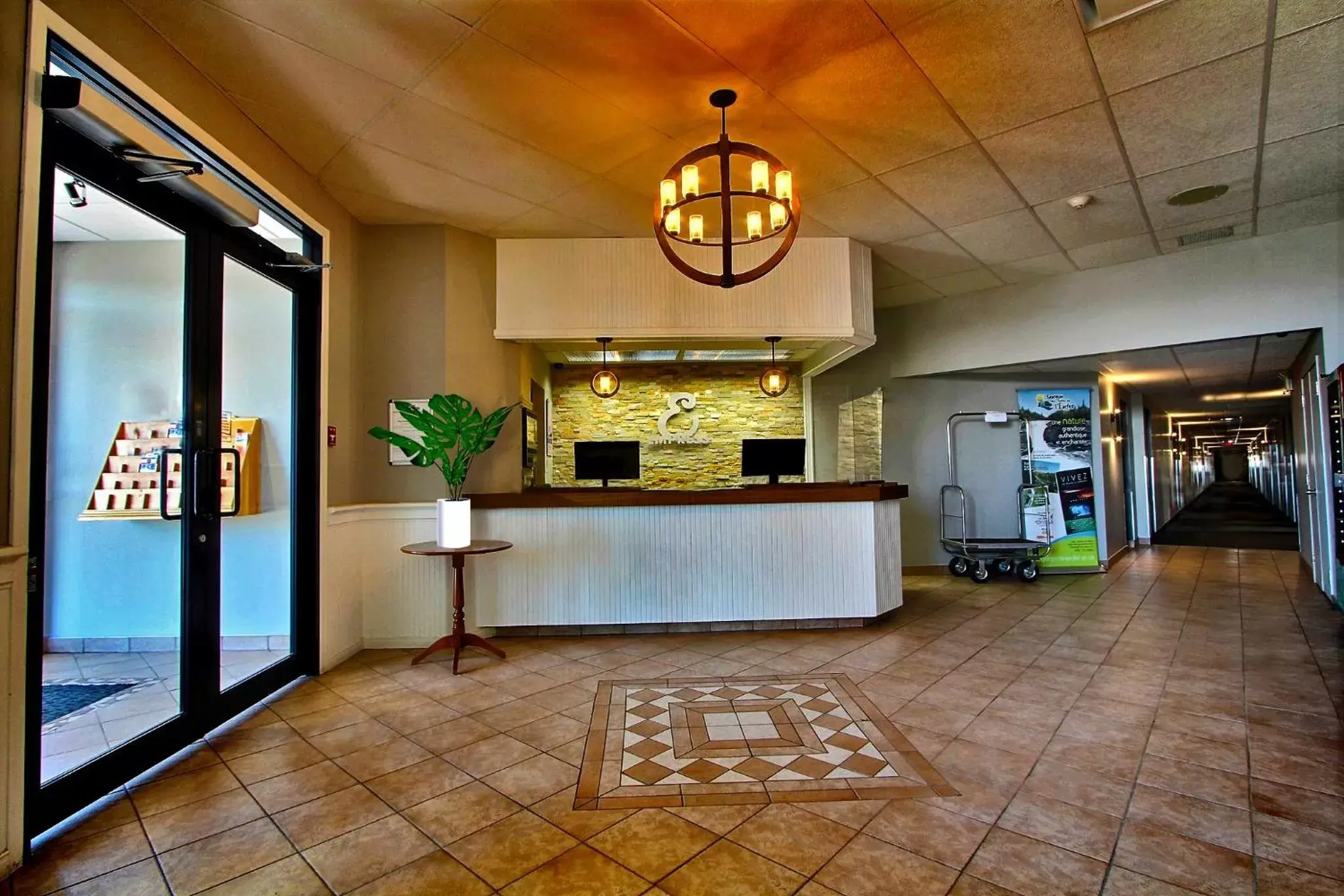 Lobby or reception in Hôtel l'Empress Lobby or reception in Hôtel l'Empress