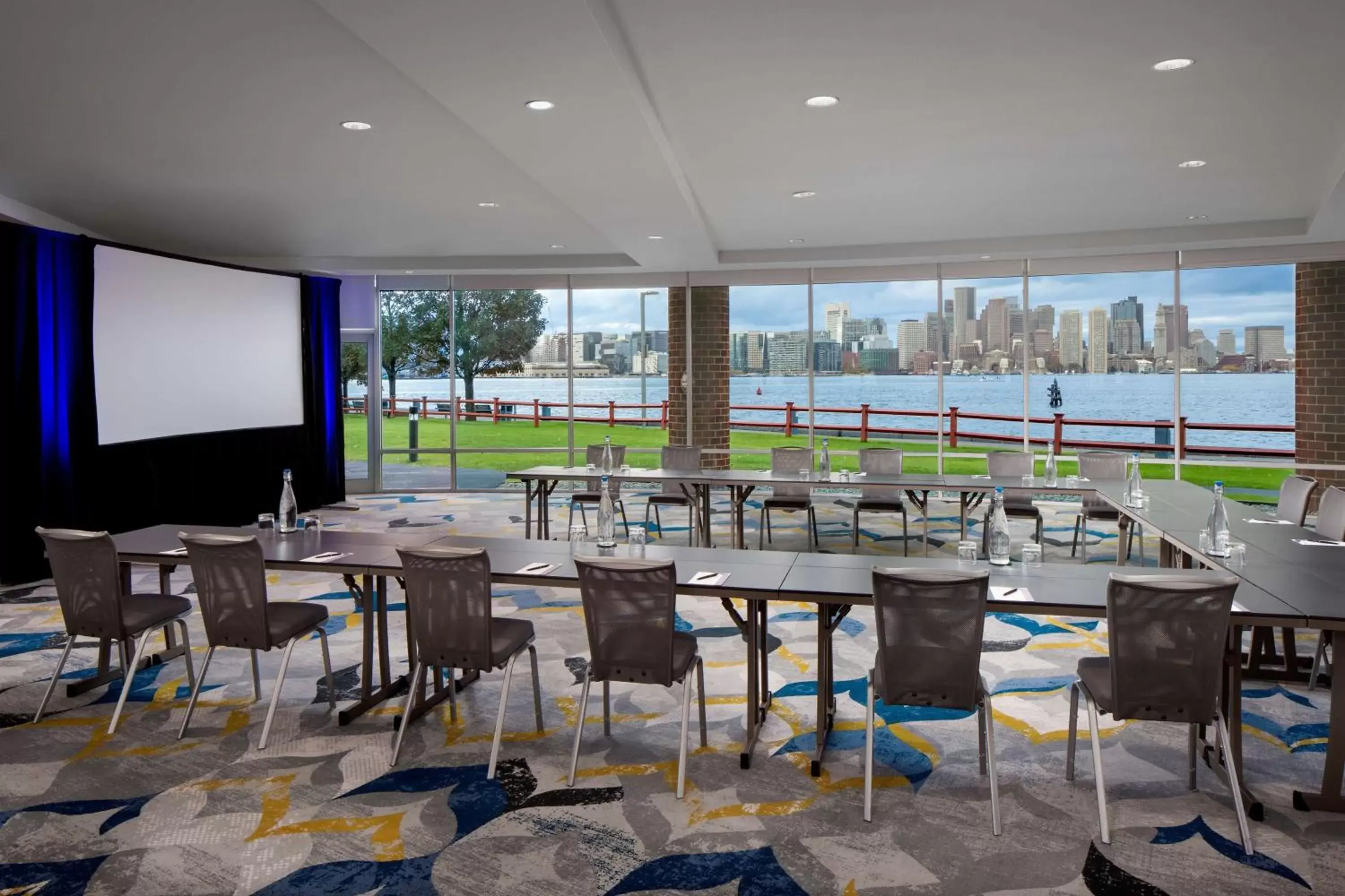 On site, Restaurant/Places to Eat in Hyatt Regency Boston Harbor