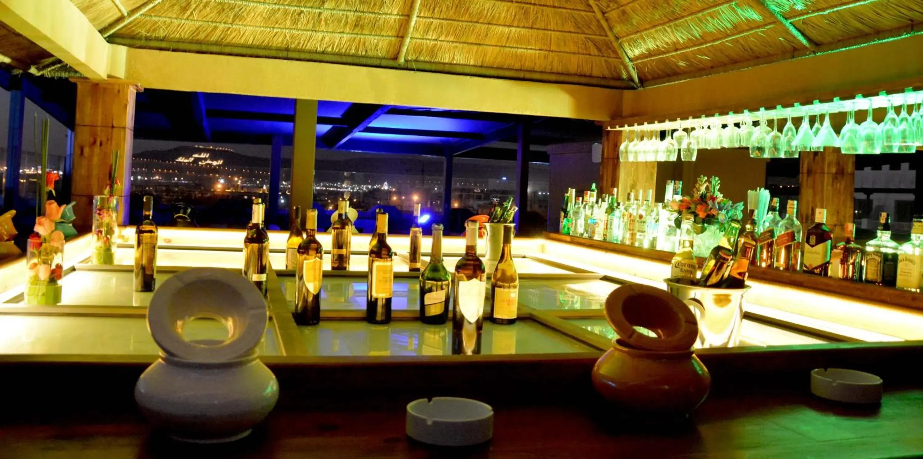 Lounge or bar in Borjs Hotel Suites & Spa