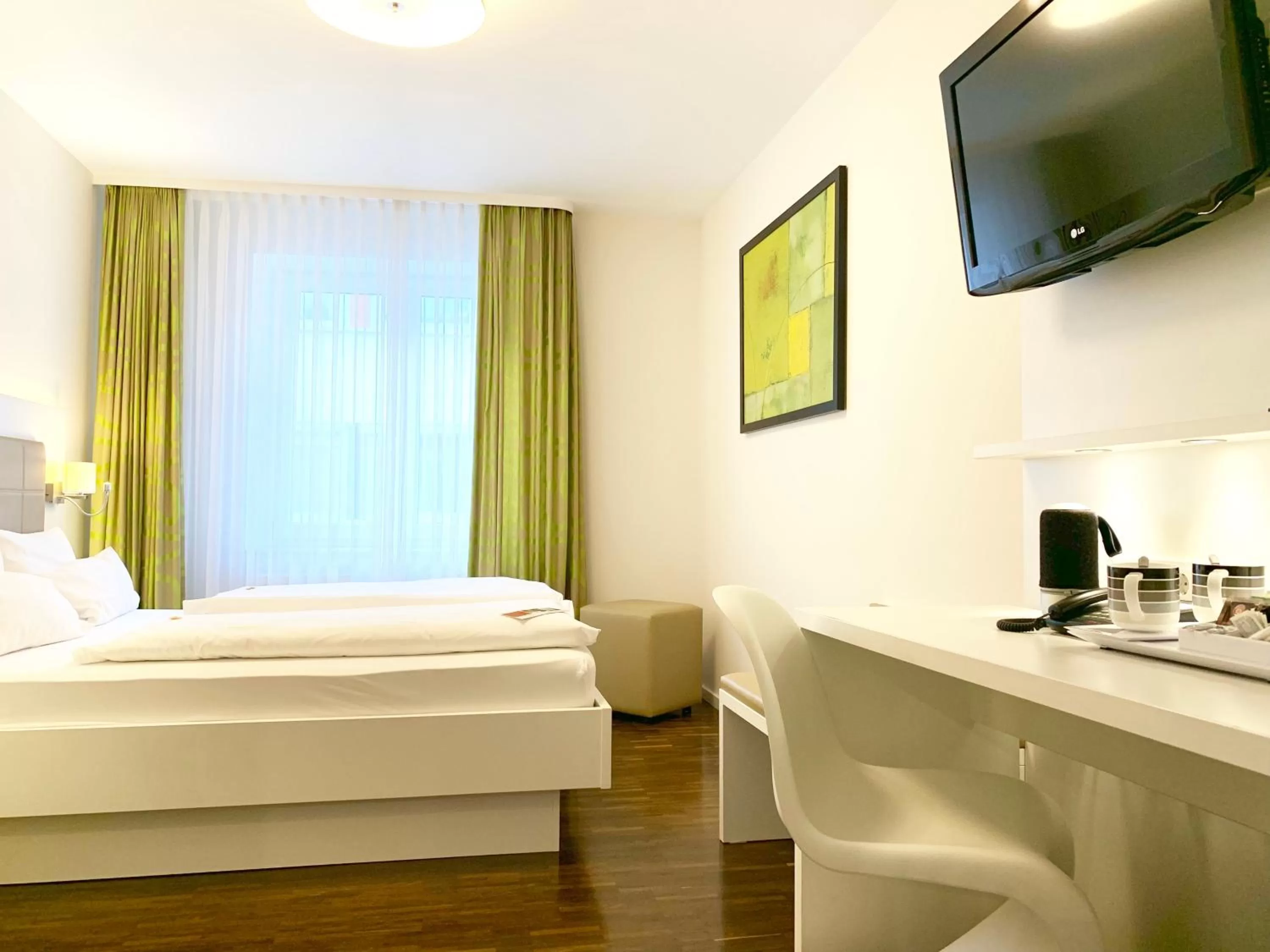 Photo of the whole room, Bed in zeitwohnhaus SUITE-HOTEL & SERVICED APARTMENTS